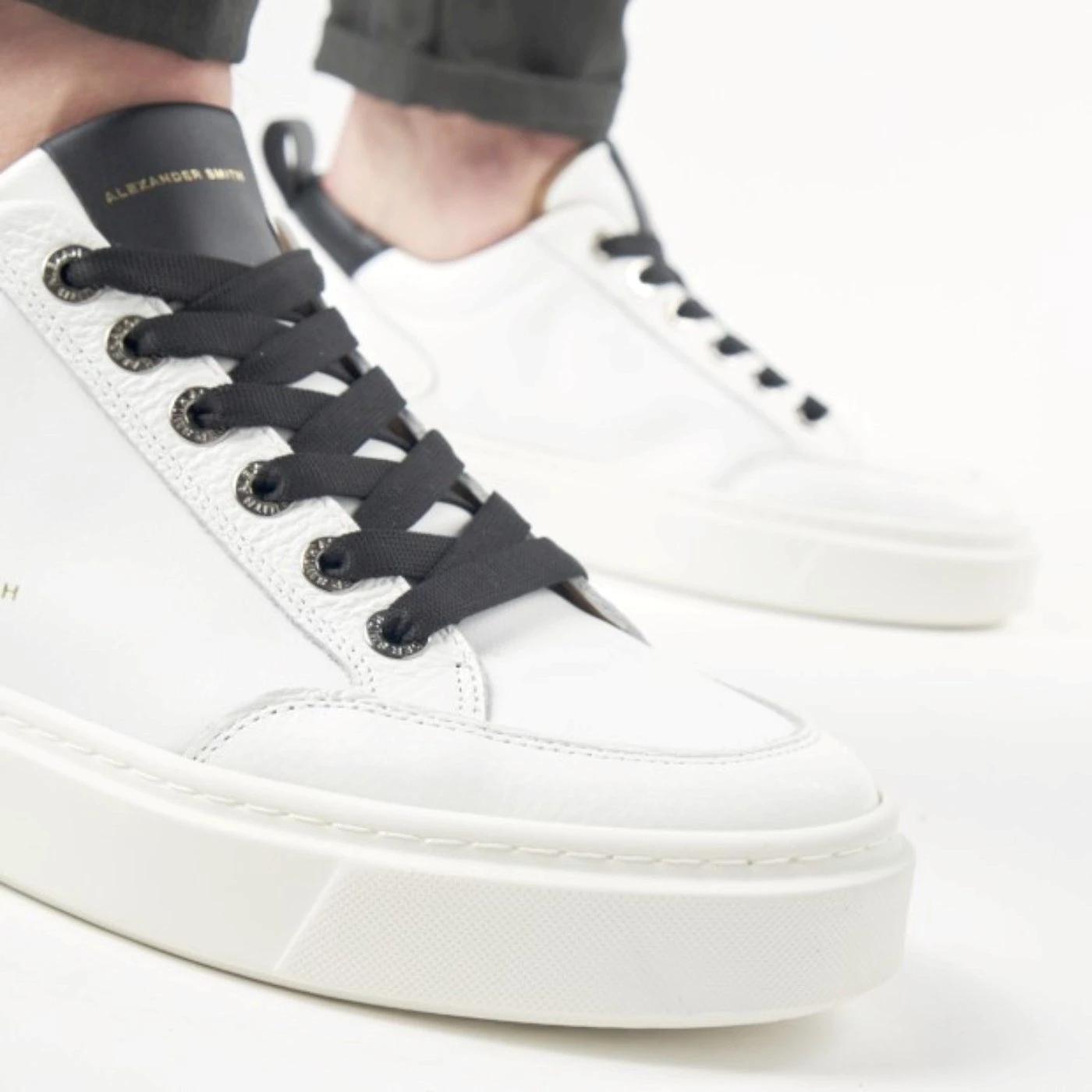 Sneaker uomo Alexander Smith Bond in pelle bianca e dettagli in nero