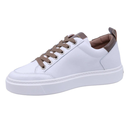 Sneaker uomo Alexander Smith Bond in pelle bianca e dettagli in marrone.