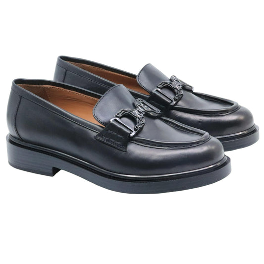 Mocassino donna Triver Flight 709-23 in pelle nera caratterizzato da un morsetto