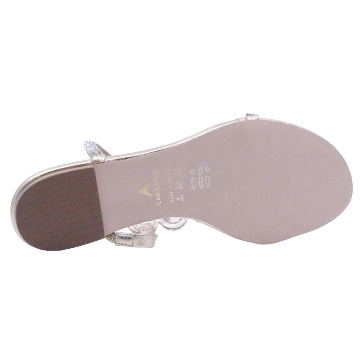 Sandalo basso Carrano 679004 in pelle satinata di colore oro