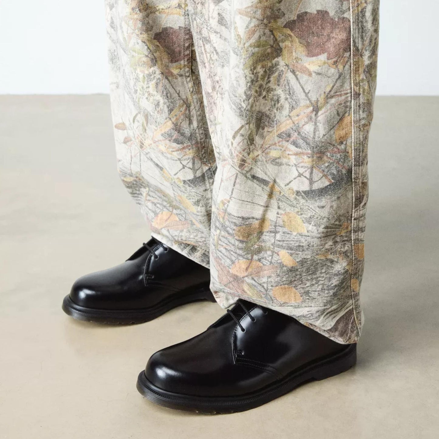 Dr Martens Mayfare 42863001 scarpa uomo in pelle nera Polished Smooth