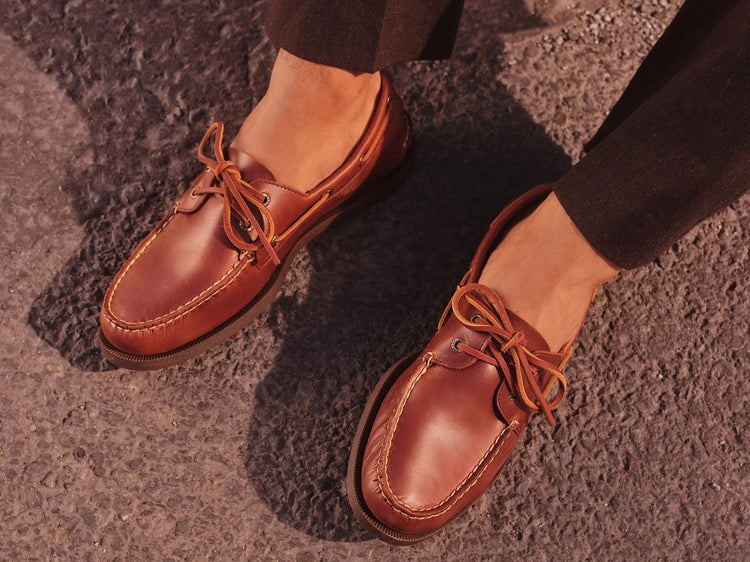 Scarpe Sperry Top-Sider uomo in pelle con suola antiscivolo, ideali per utilizzo nautico e tempo libero.