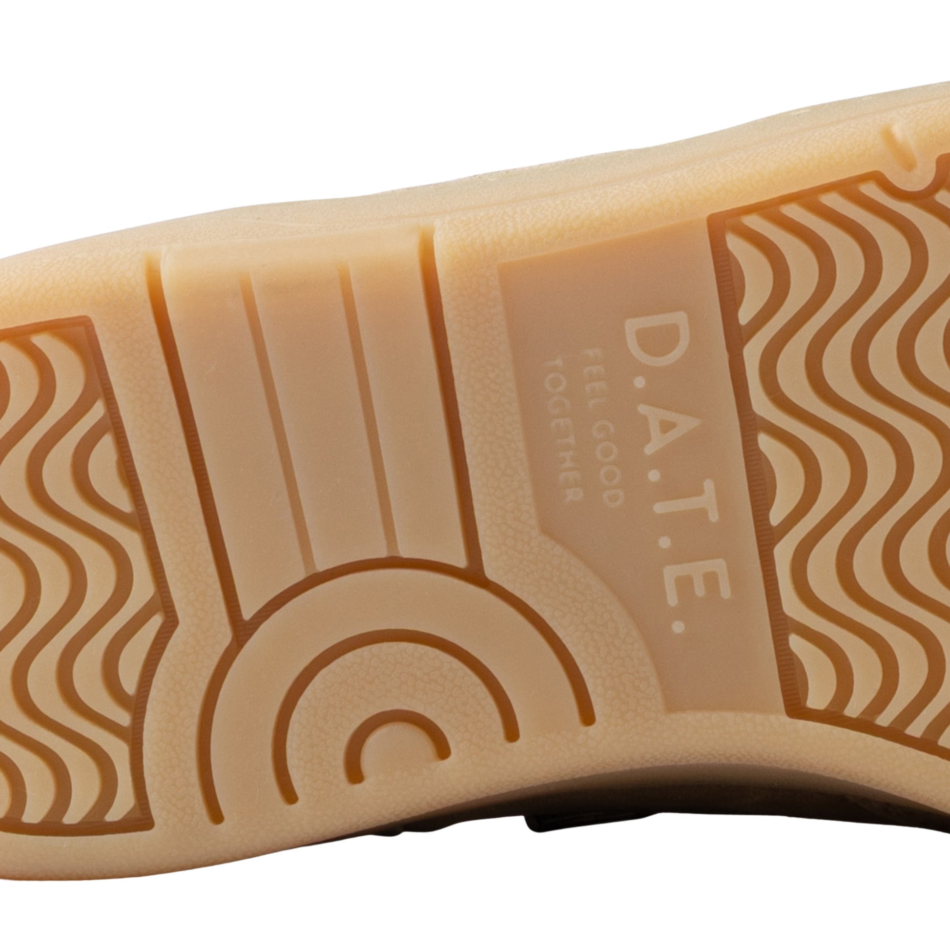 D.A.T.E. Court 2.0 Suede Camel C2-SD-CM sneaker donna in camoscio camel e pelle bianca 