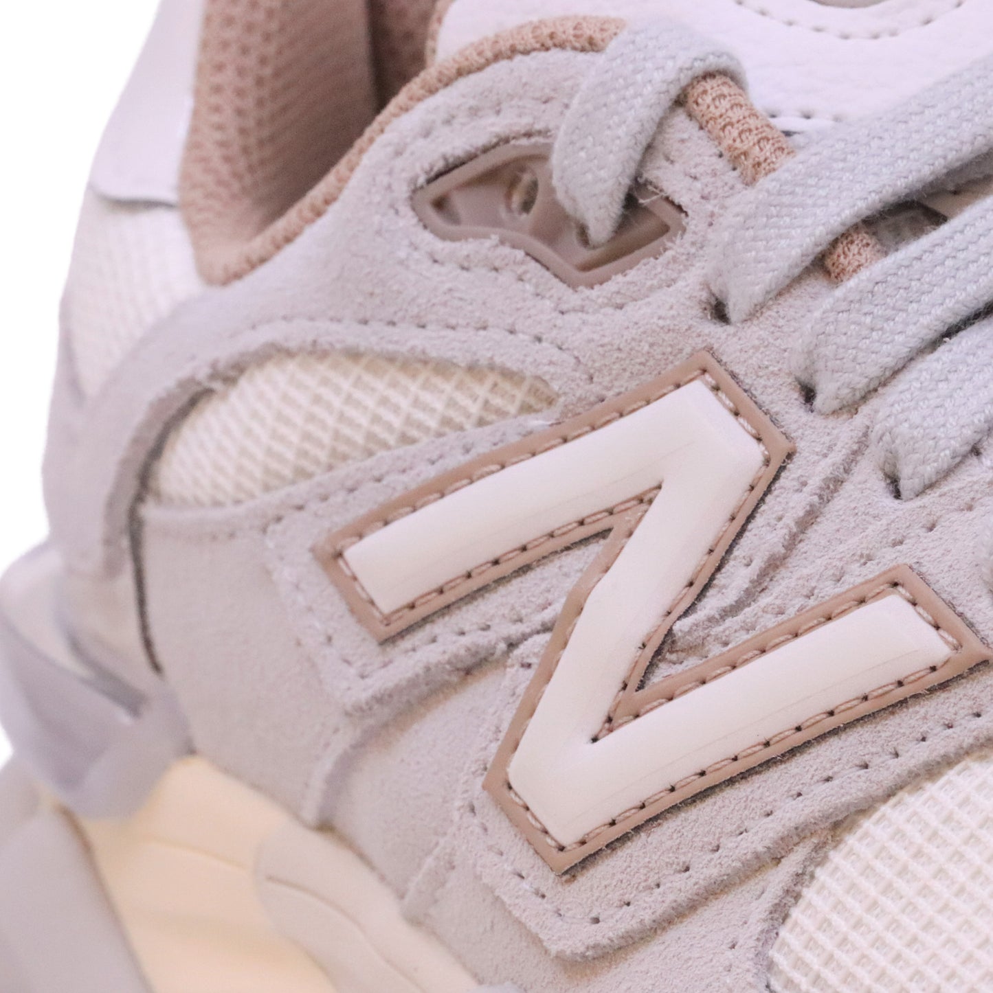 New Balance 9060 Driftwood Sea sneaker unisex in mesh e camoscio grigio ghiaccio 