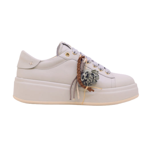 GIO+ Oliva Linda sneaker donna platform in pelle verde chiaro con accessori gioiello 