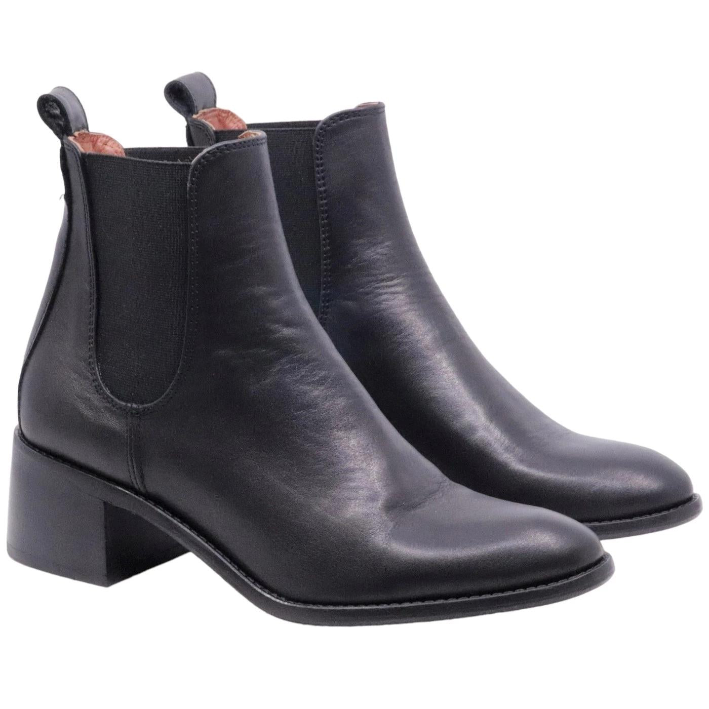 Stivaletto donna Curiositè 2372 in pelle morbida di colore nero 