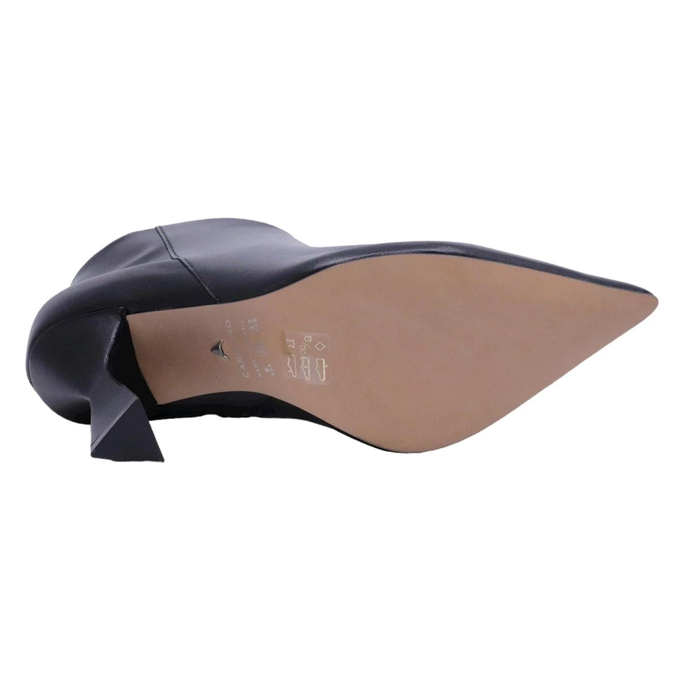 Tronchetto donna Carrano in elegante pelle di colore nero 