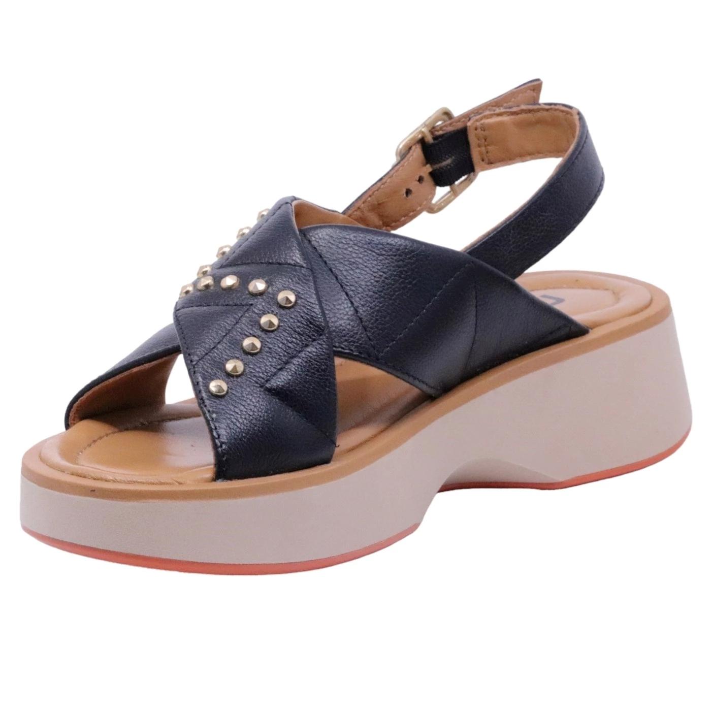 Sandalo zeppa Mjus T99002 in pelle nera con brochie oro 