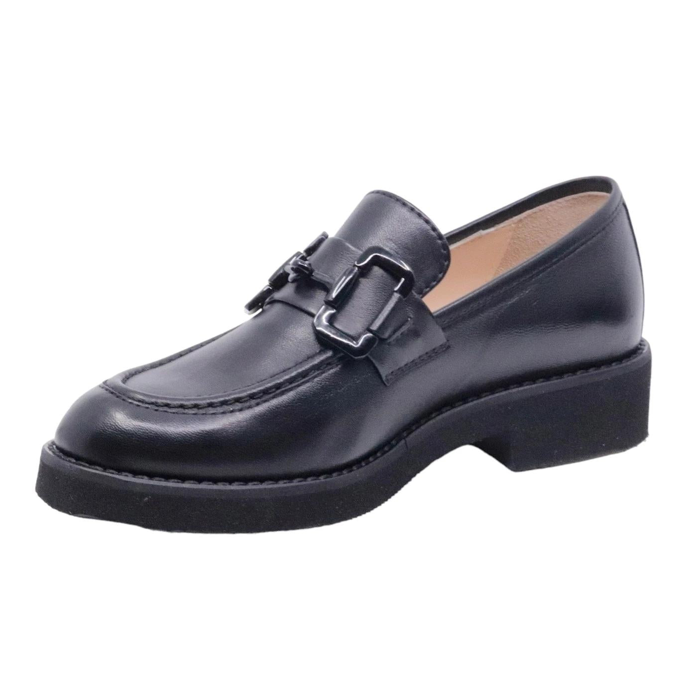Mocassino donna Le Briella in pelle nappata di colore nero con morsetto 