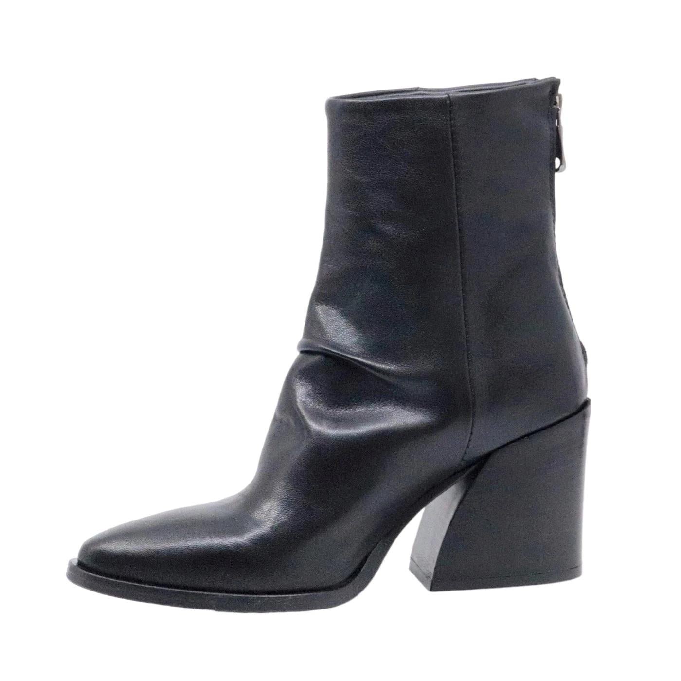 Stivaletto donna Curiositè 1636 in pelle in colore nero. 