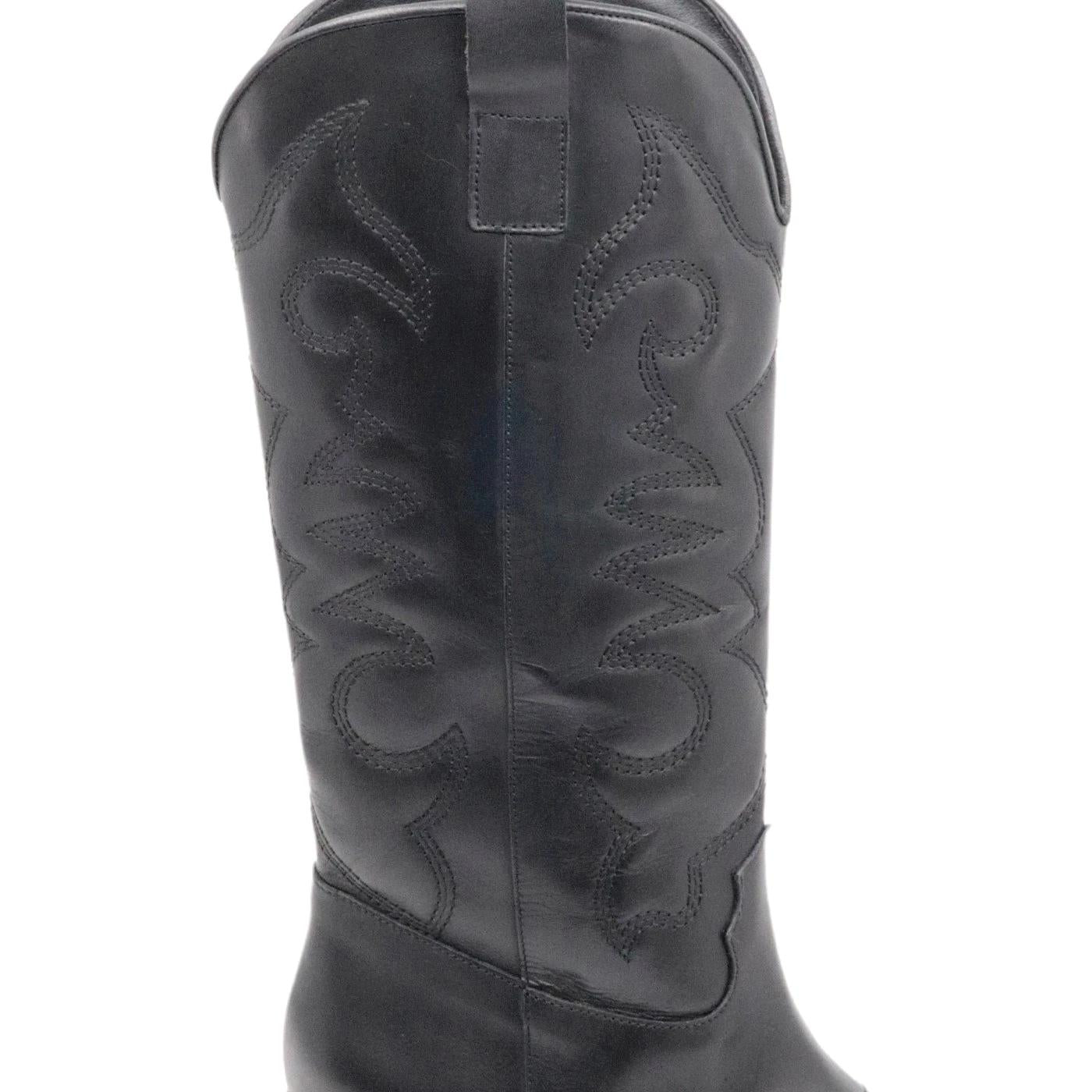 Texano donna Ranyé Jennifer realizzato in pelle nappa di colore nero con ricami. 