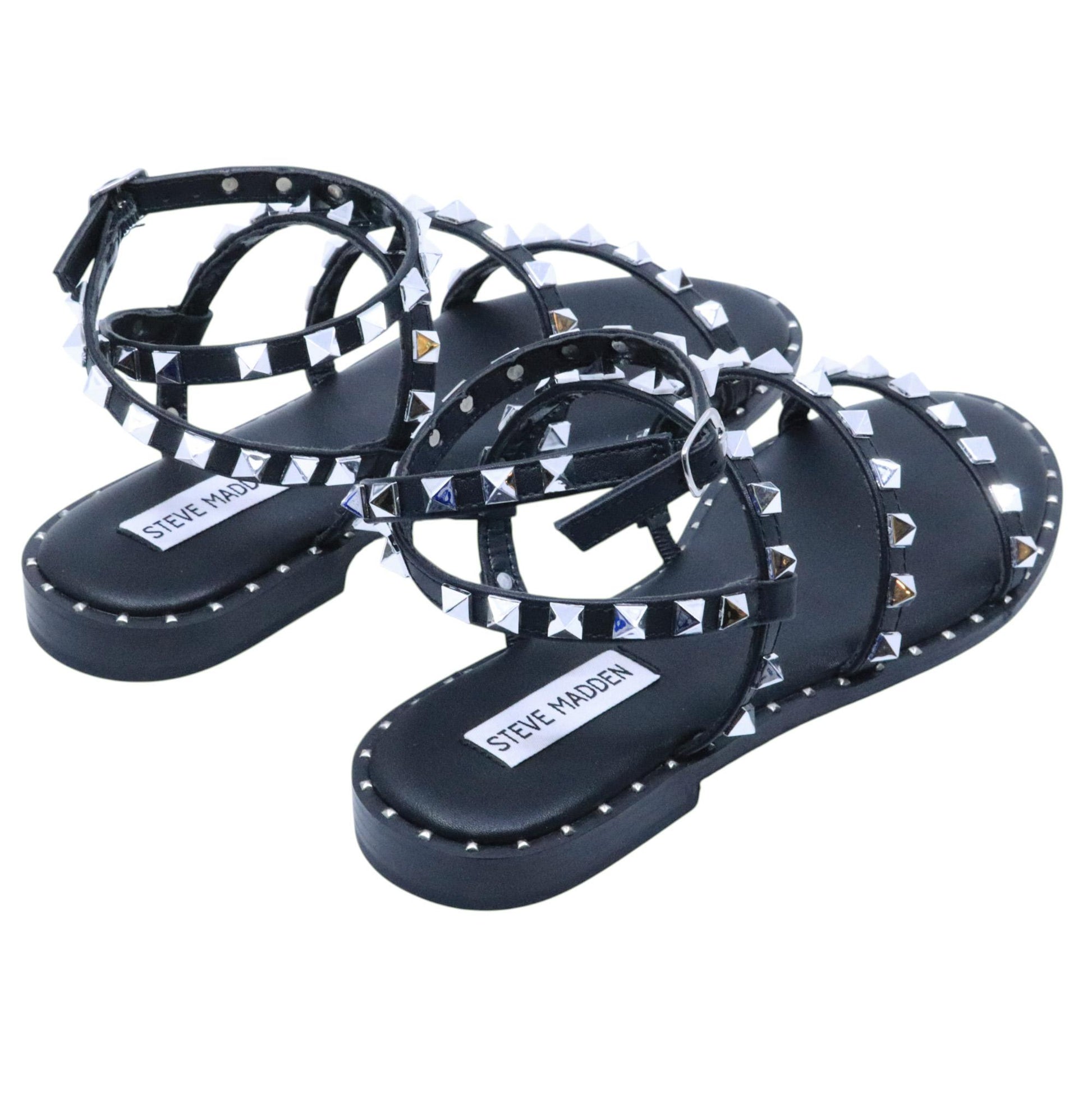 Sandalo Steve Madden Travel in similpelle nera con borchie 