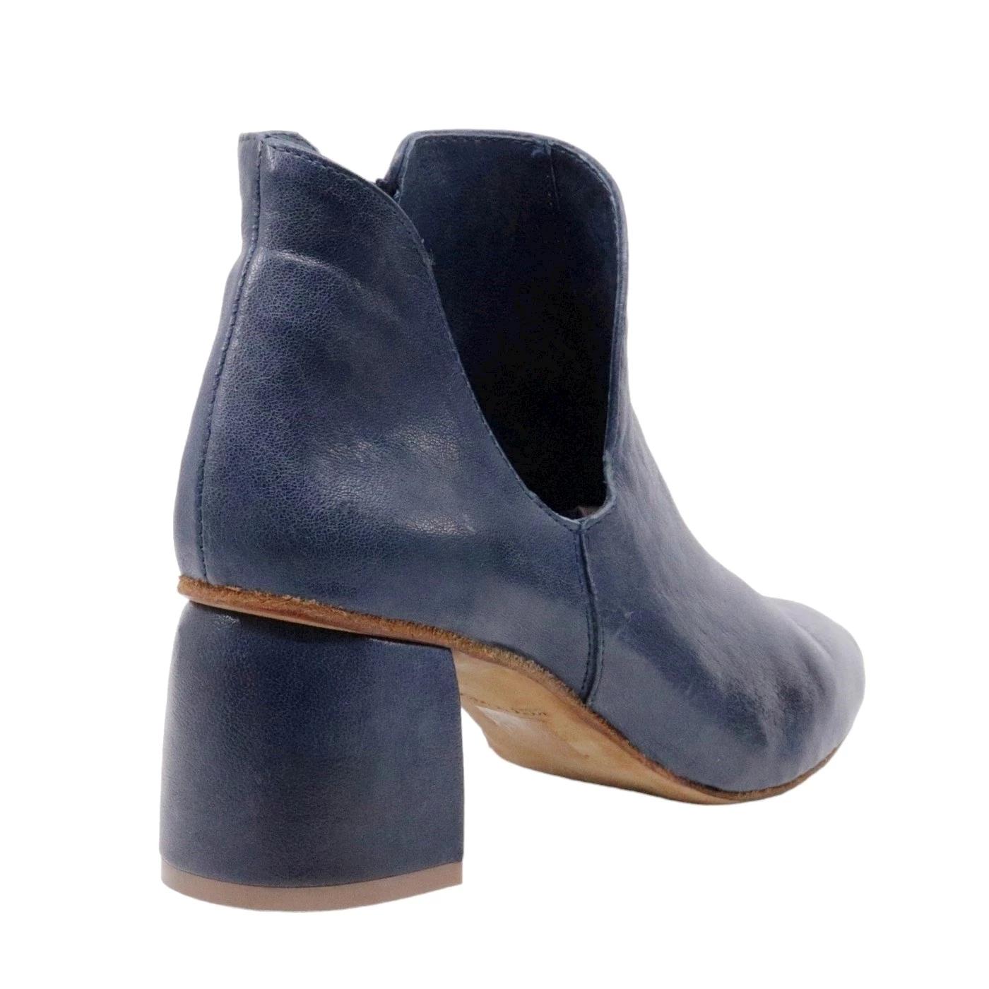 Stivaletto donna Kudetà in morbida pelle di colore blu 