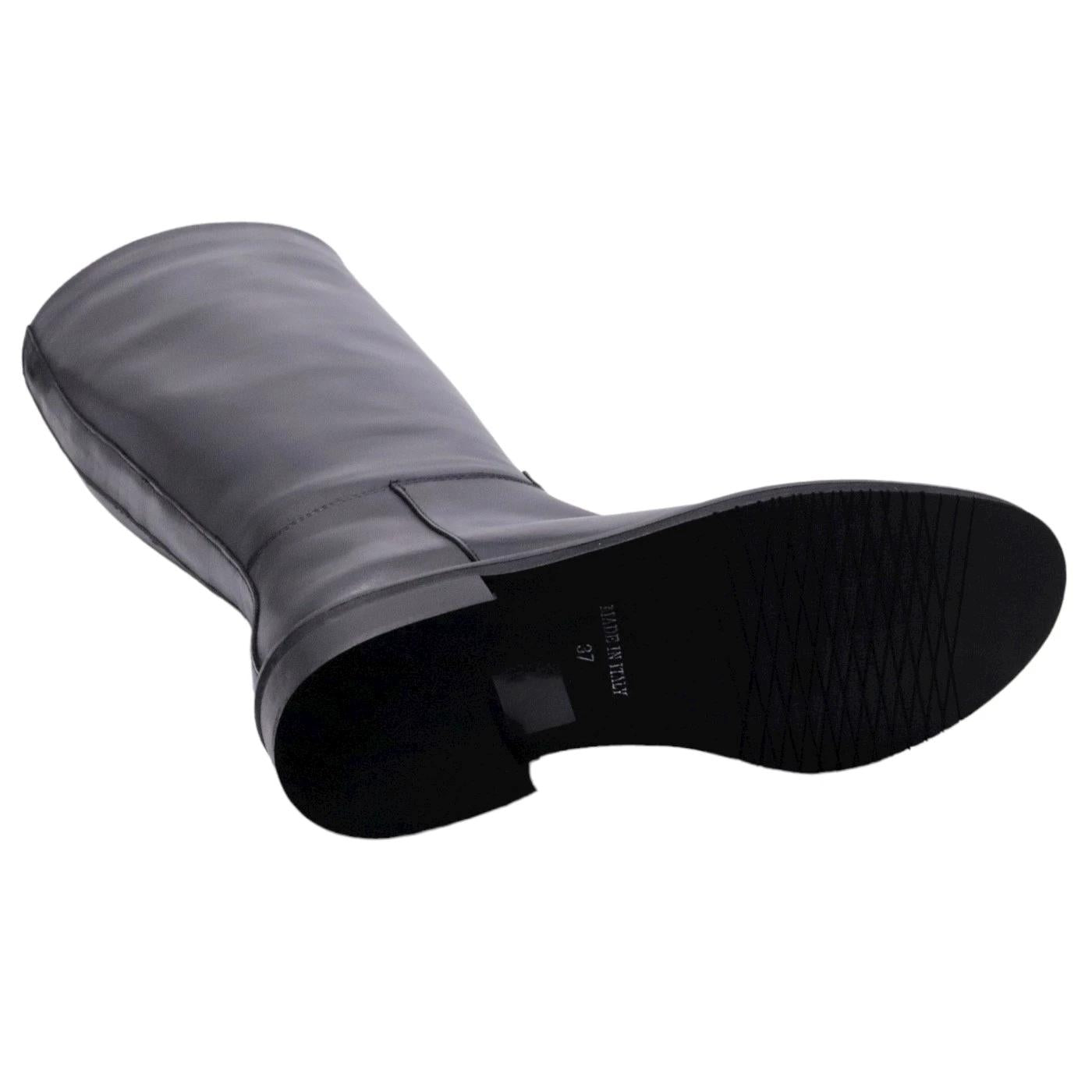 Stivale da donna The Seller GD491 realizzato in pelle di colore nero 