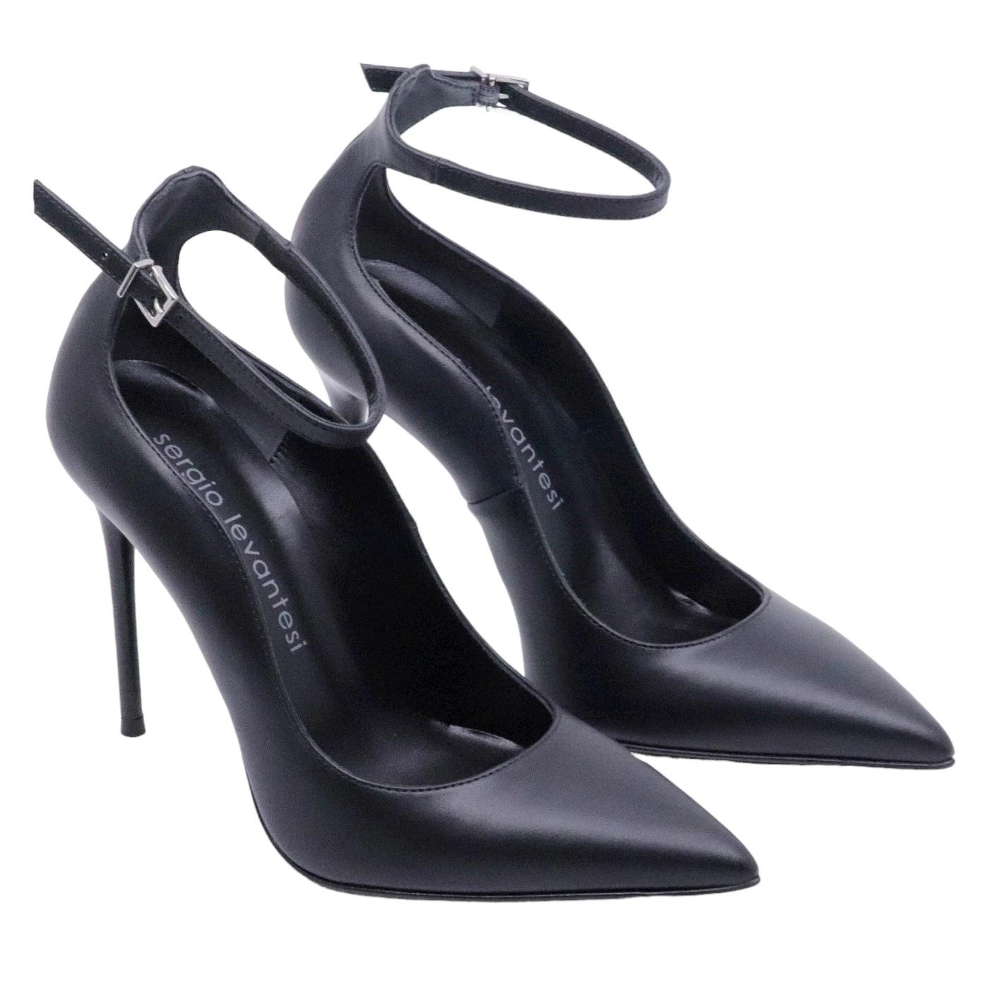 Décolleté Sergio Levantesi da donna realizzato in pelle opaca di colore nero 