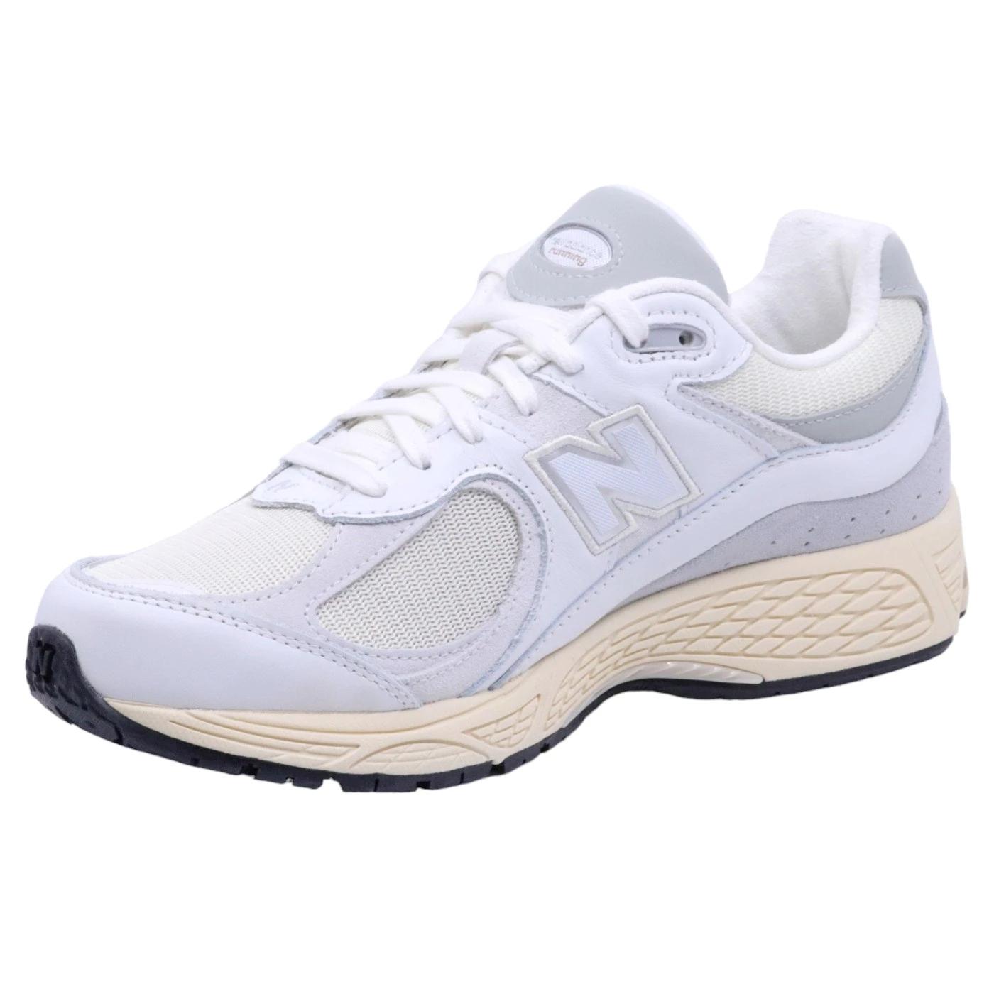 New Balance 2002RIA sneaker unisex in pelle bianca 