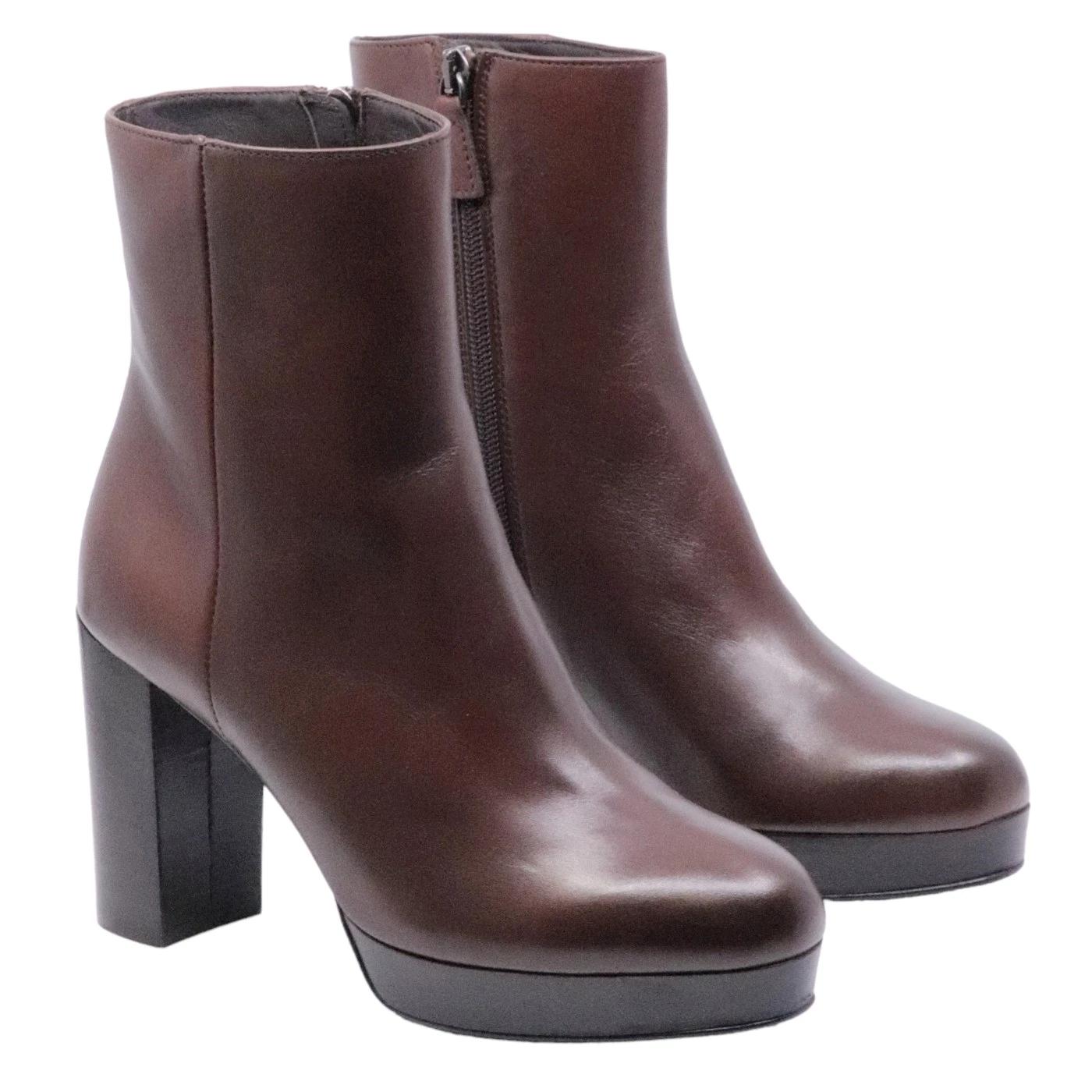 Stivaletto da donna Triver Flight in pelle di colore marrone 