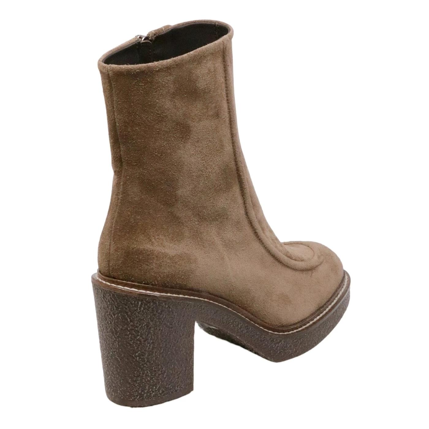 Stivaletto da donna Triver Flight in pelle scamosciata di colore marrone 