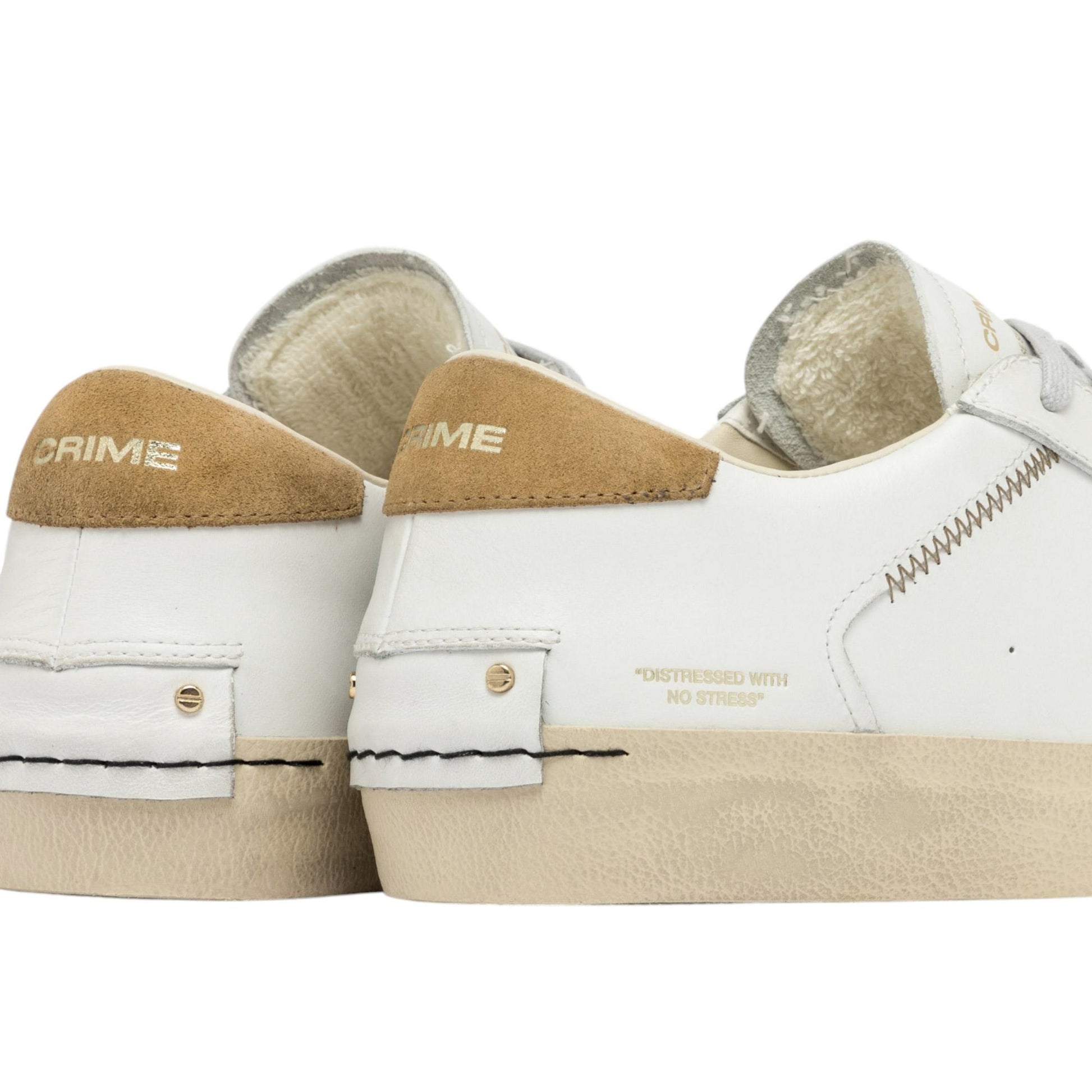 Sneaker uomo Crime London 14006 Distressed in pelle bianca e talloncino in camoscio beige 
