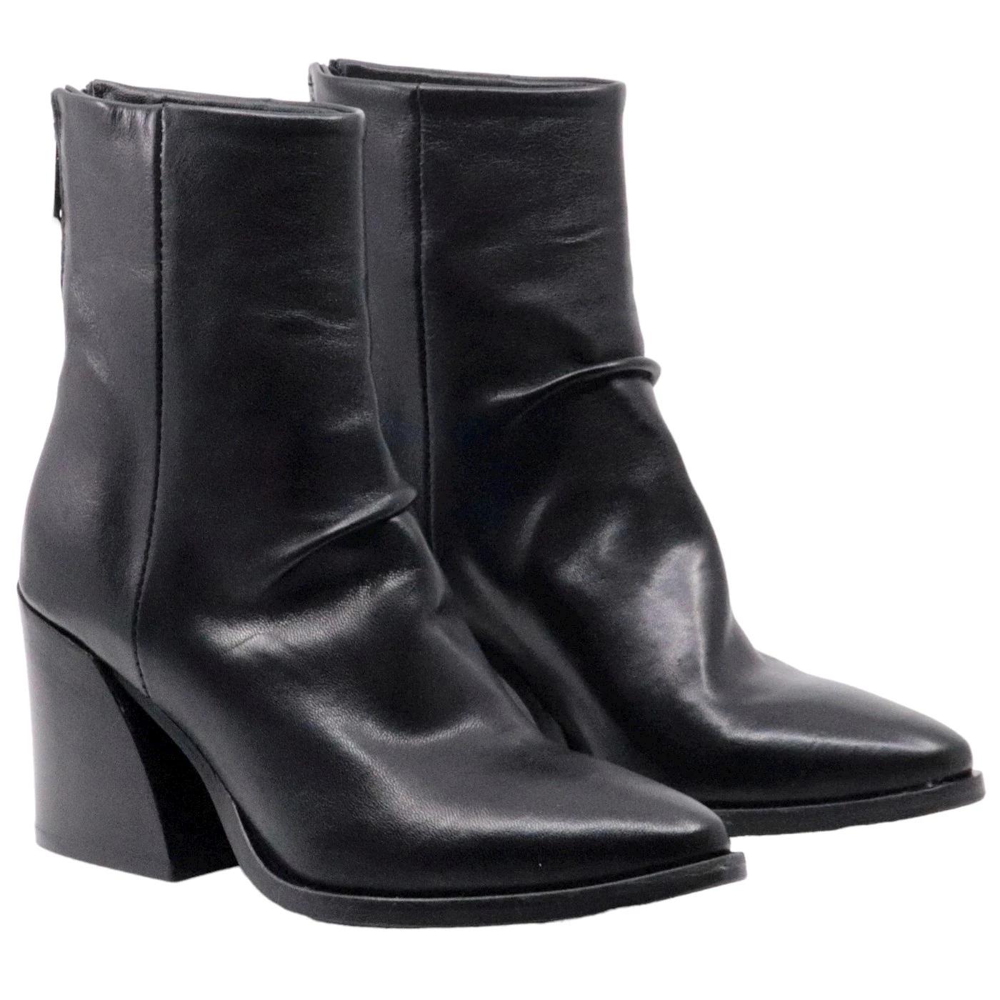 Stivaletto donna Curiositè 1636 in pelle in colore nero. 