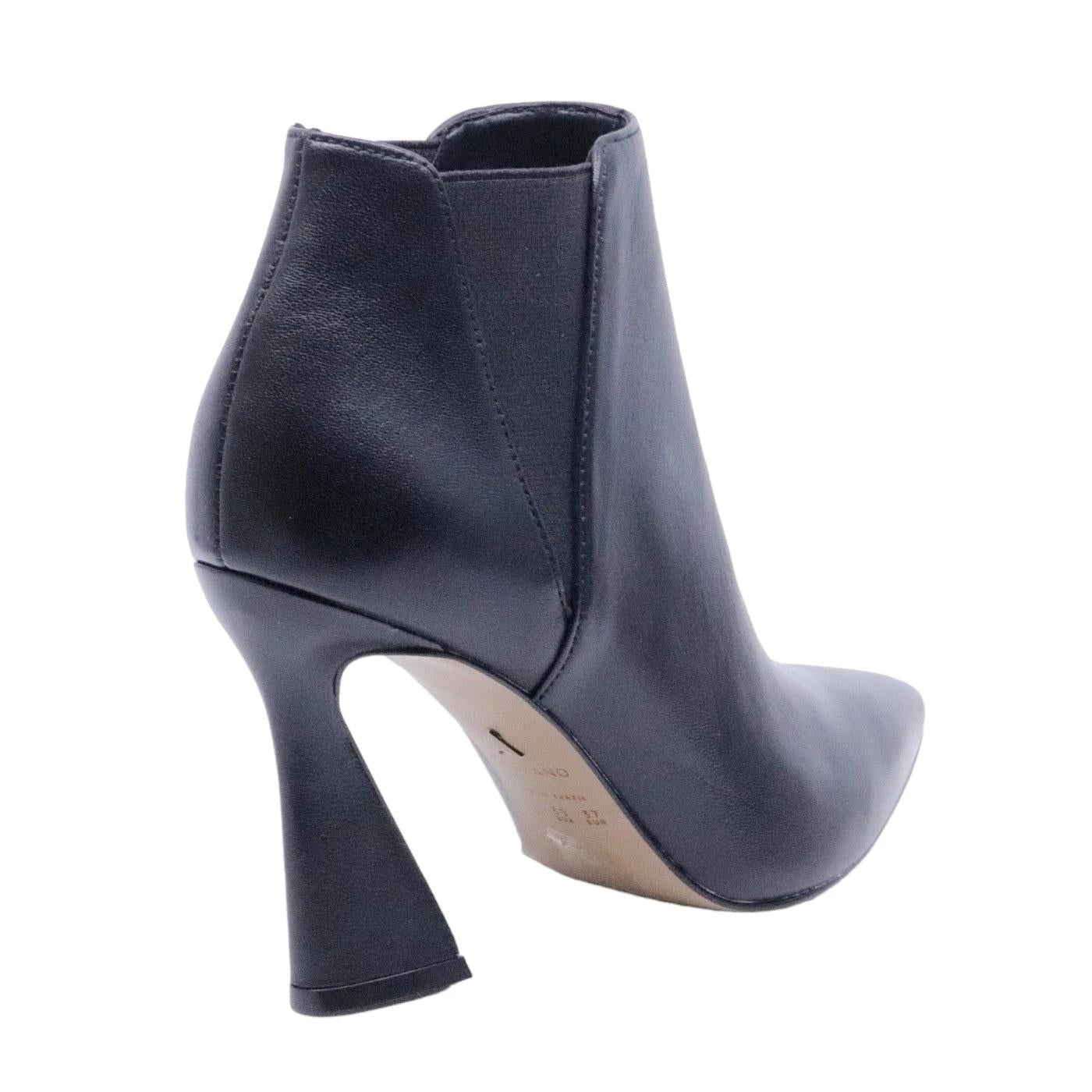 Tronchetto donna Carrano in elegante pelle di colore nero 