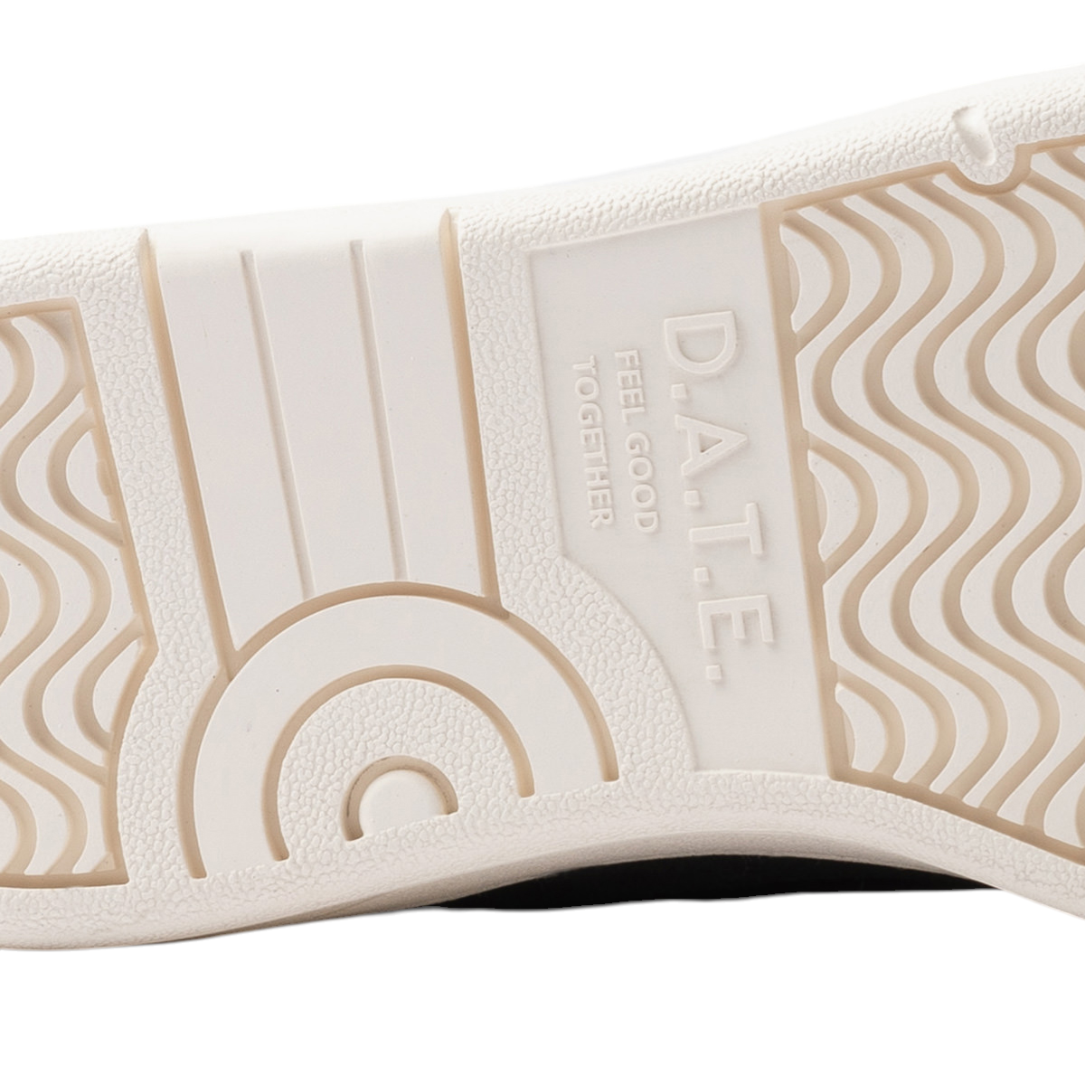 DATE Court 2.0 Colored Ivory C2 CO IV sneaker donna con inserti in nabuk rosata 