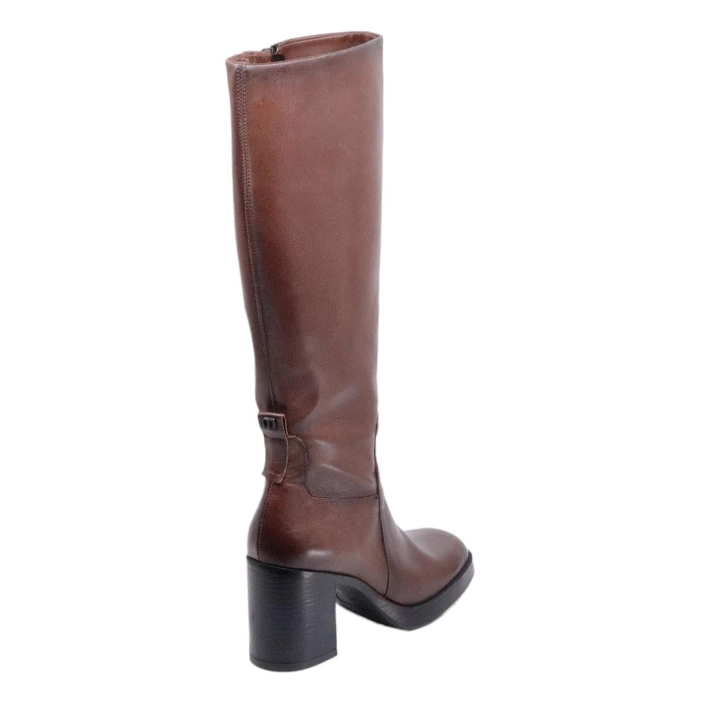 Stivale Mjus P96304 da donna realizzato in pelle di colore cioccolato 