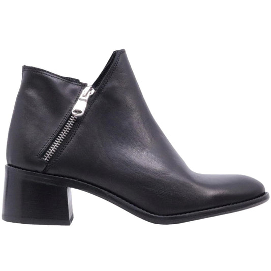 Stivaletto da donna Curiositè in pelle morbida di colore nero 