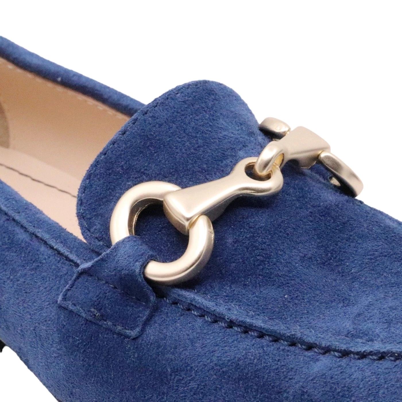 Mocassino donna Le Briella in elegante pelle scamosciata di colore blu e morsetto 