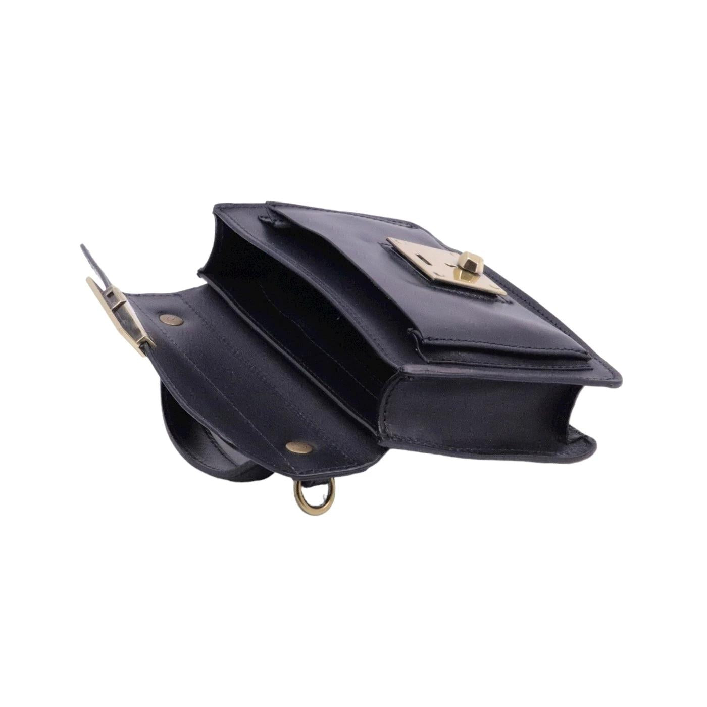 Borsa Campomaggi C036891 in morbida pelle vacchetta di colore nero 