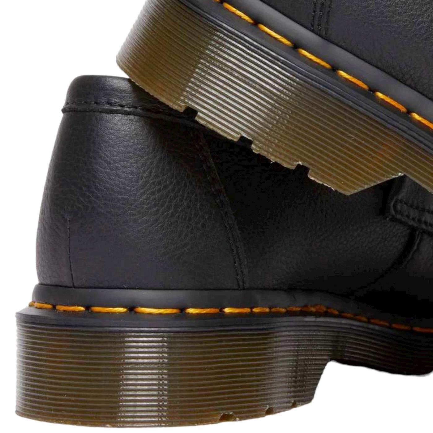 Dr Martens Adrian Mocassino donna in pelle virginia nera con nappine e frange 