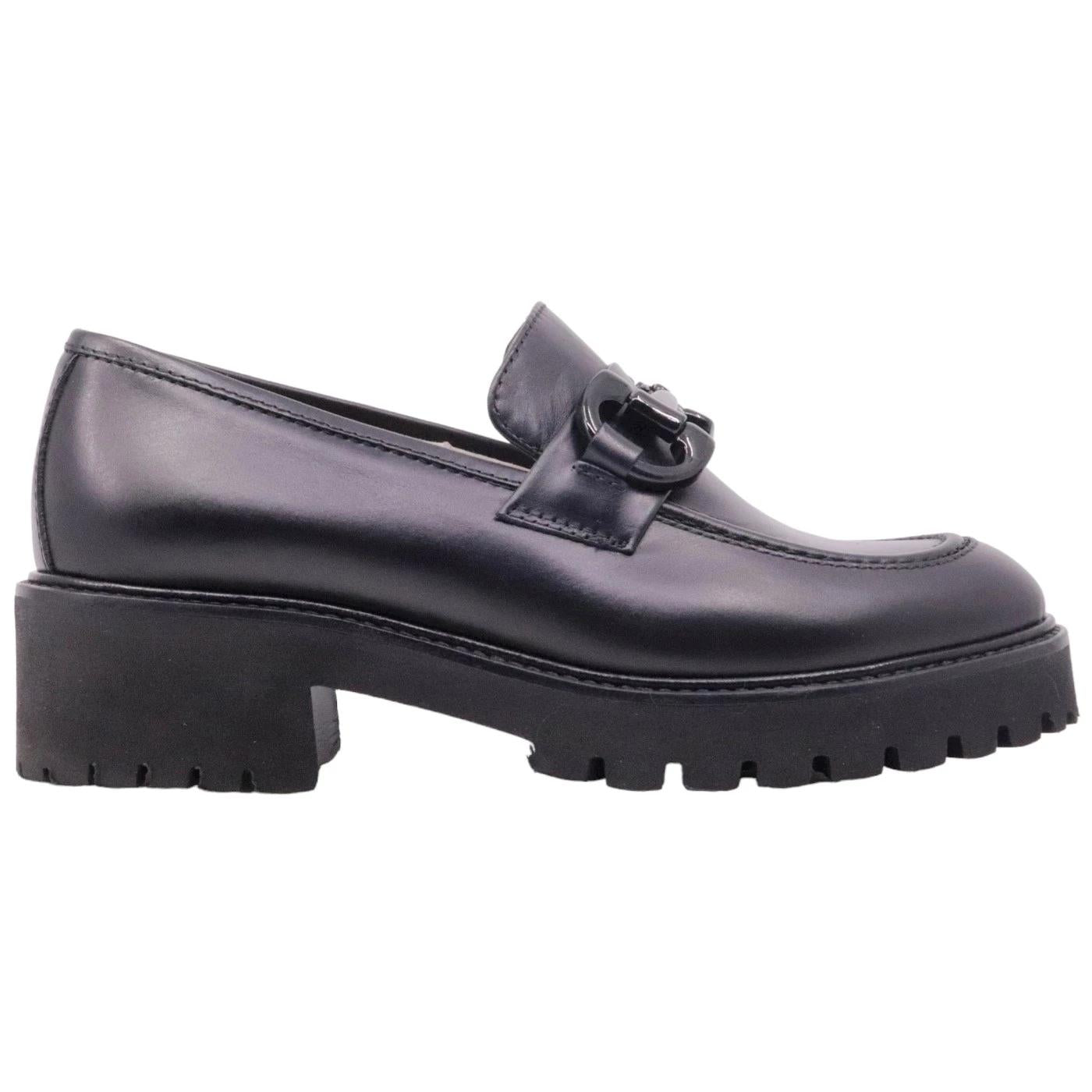 Mocassino donna Le Briella in pelle nappata di colore nero con morsetto 