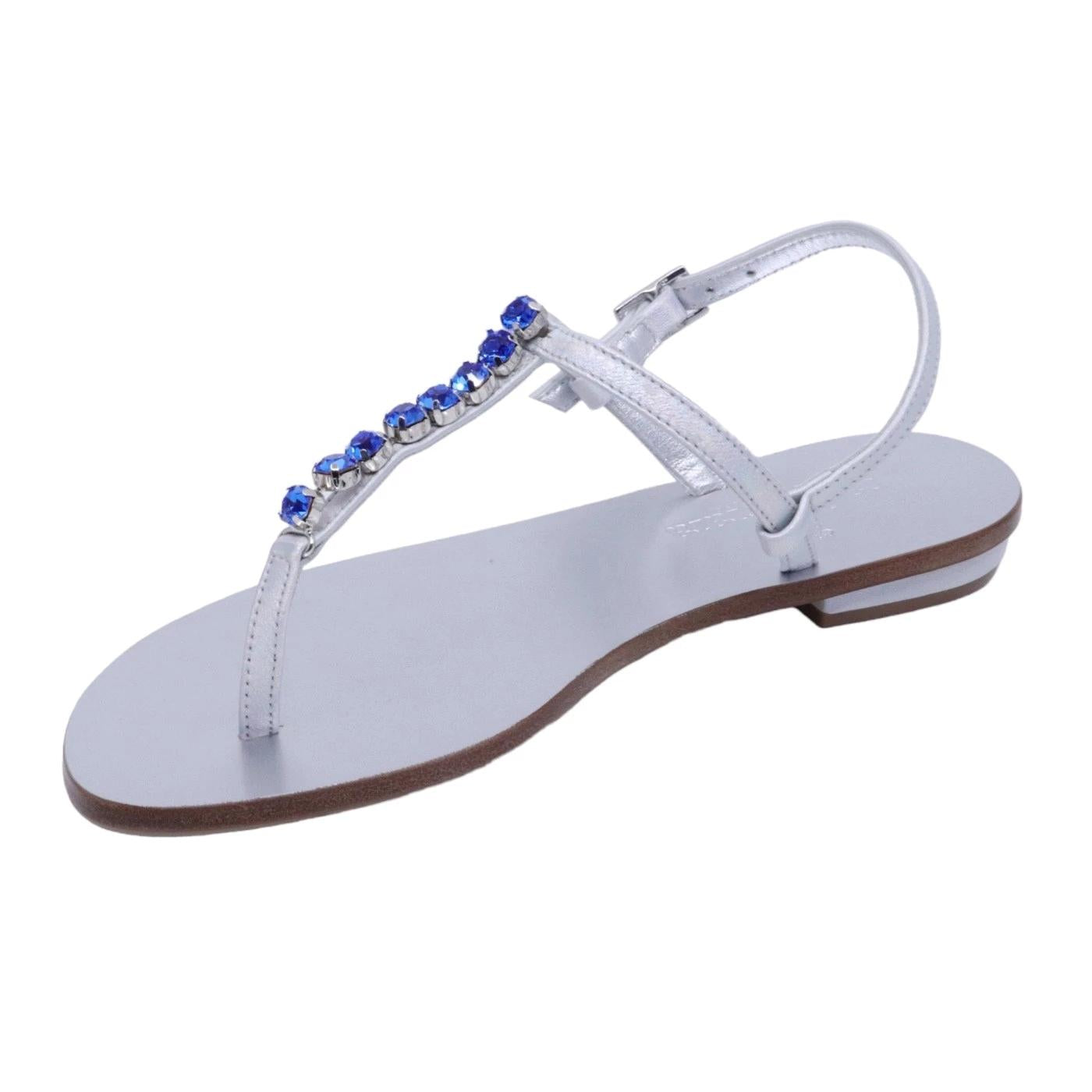 Sandalo infradito 3131C  Paolo Ferrara in pelle argento e pietre color blu zaffiro 