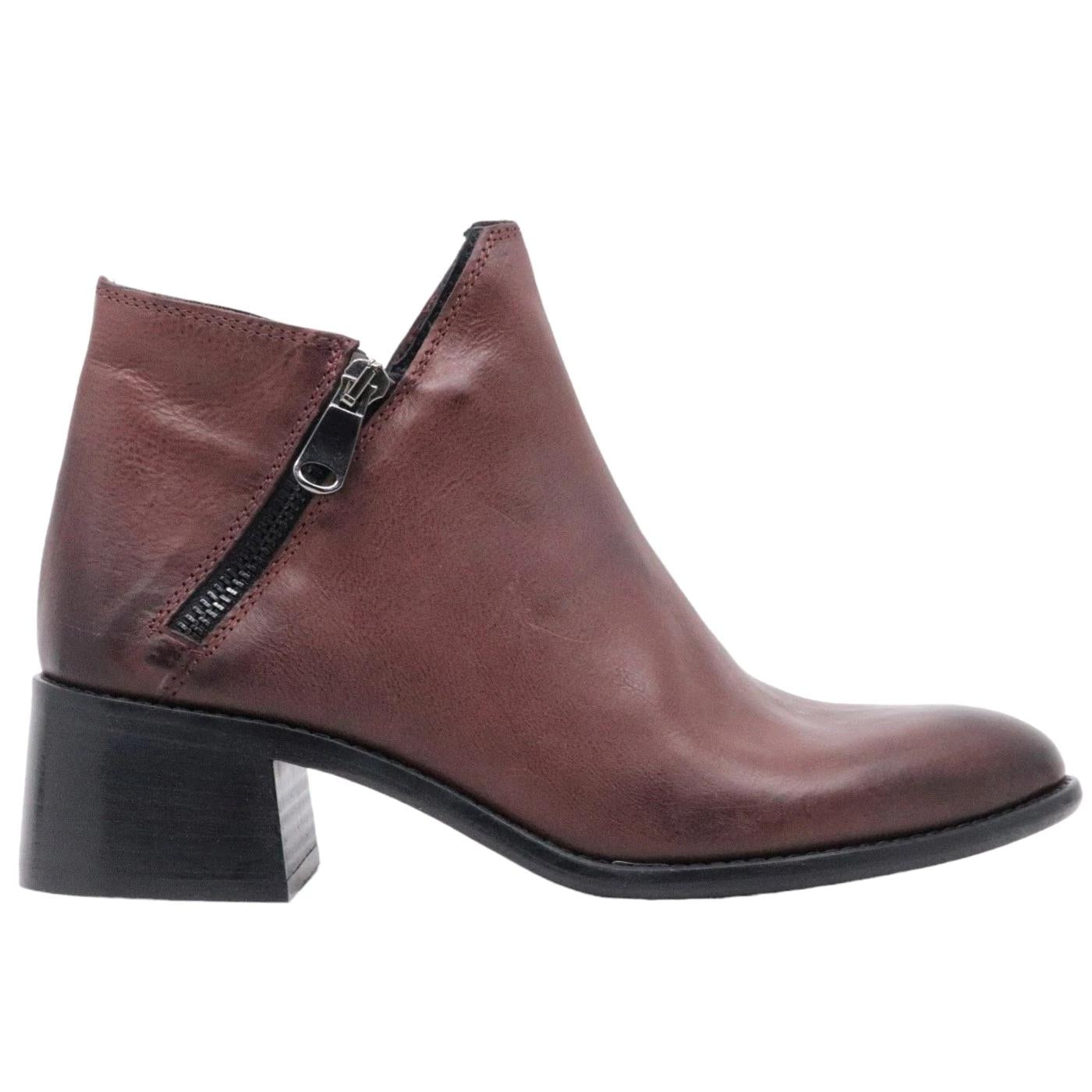 Stivaletto da donna Curiositè in pelle morbida di colore bordeaux 