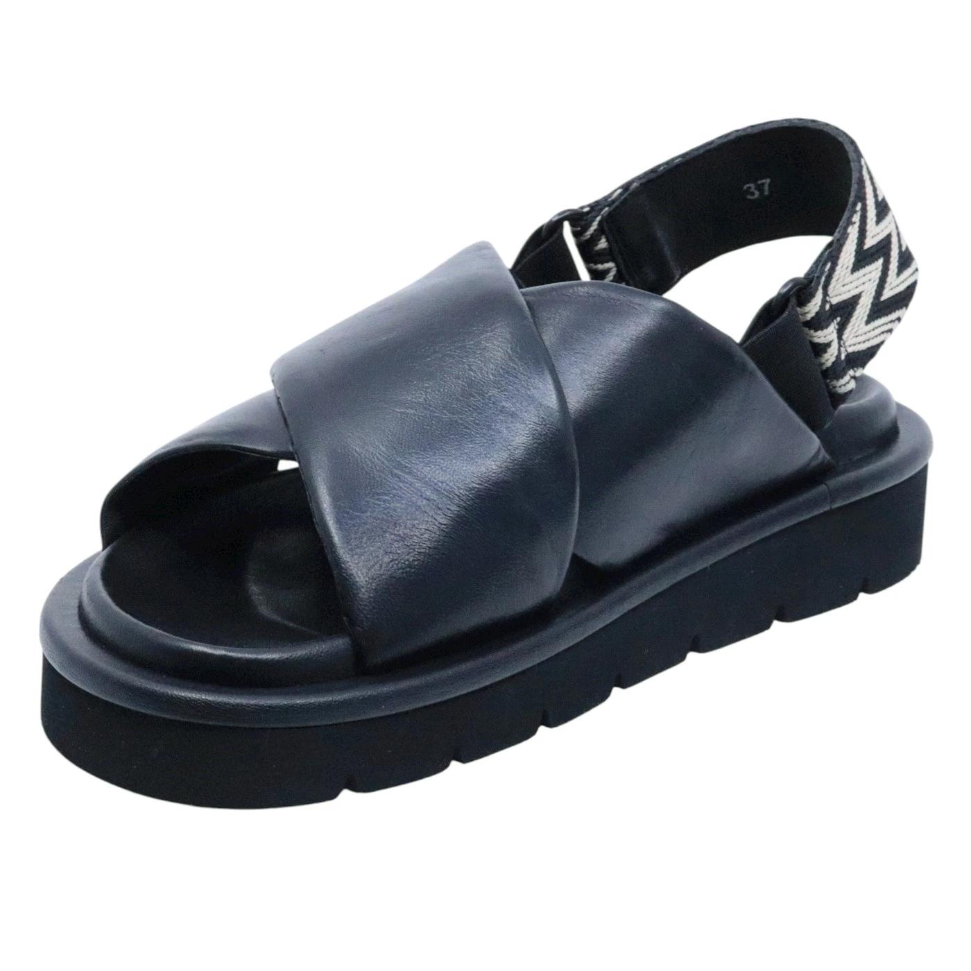 Sandalo donna Tosca Blu Summerlyn in pelle nera e cinta elastica in tessuto 