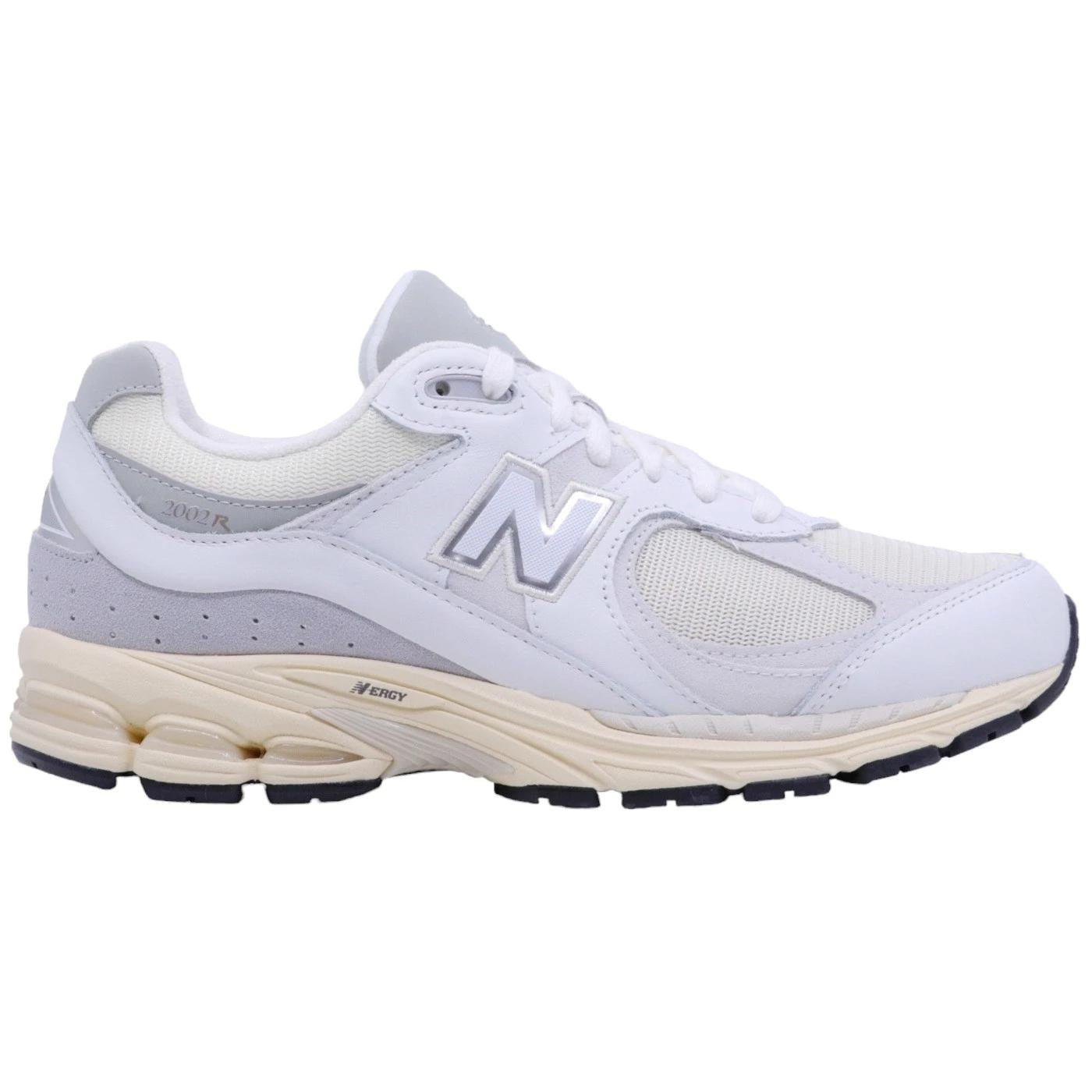 New Balance 2002RIA sneaker unisex in pelle bianca 