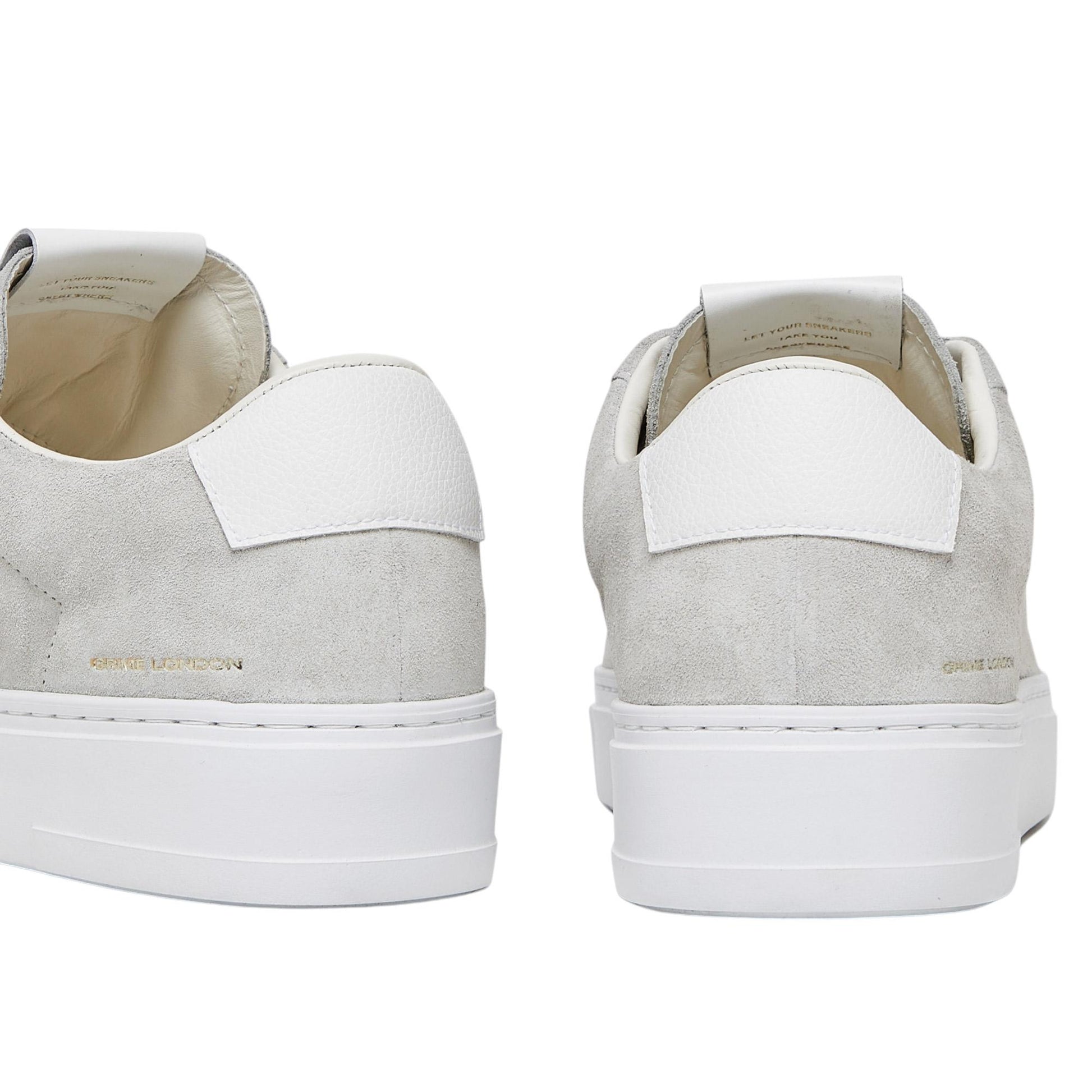 Sneaker uomo Crime London 17705 Extralight in camoscio ghiaccio e talloncino in pelle martellata bianca 