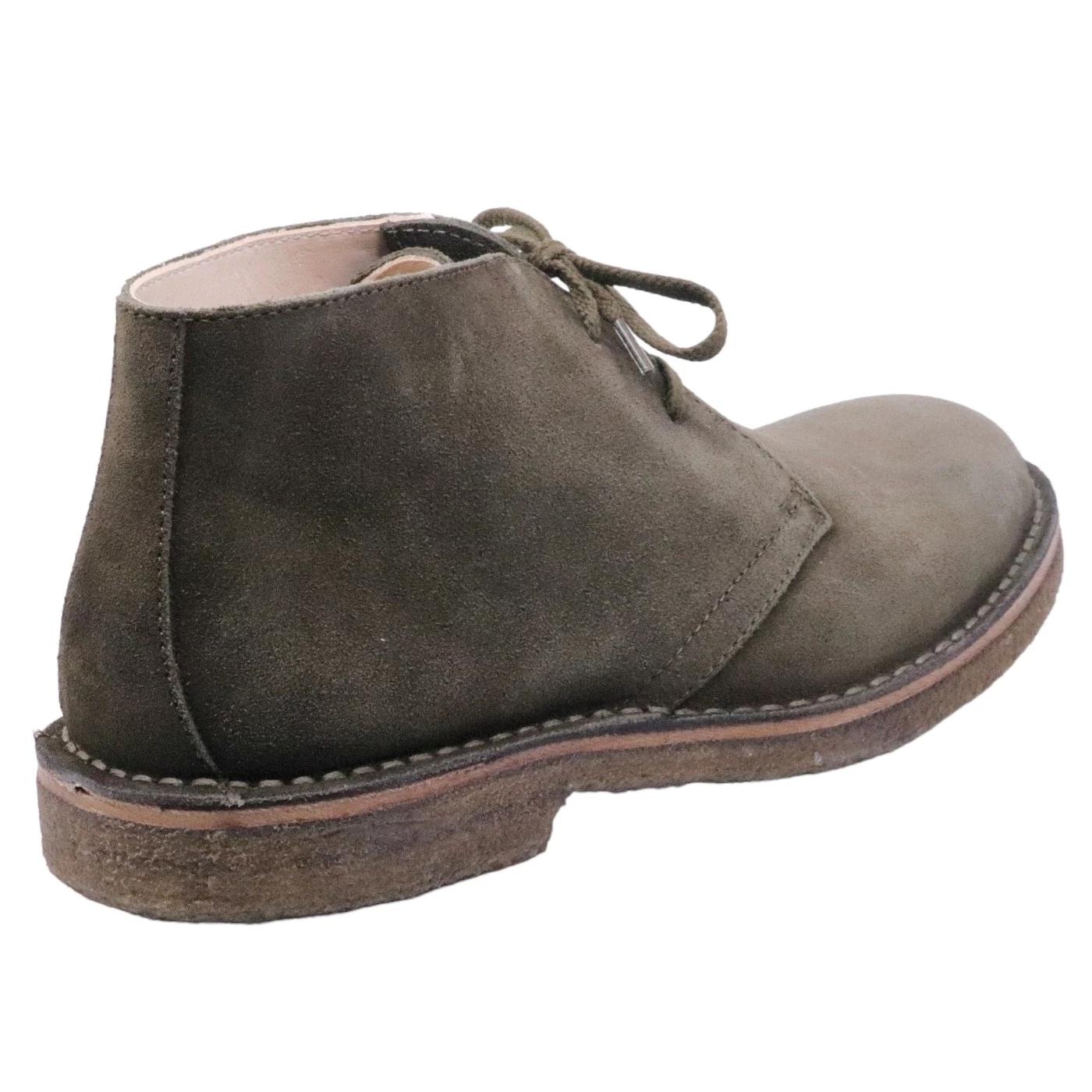 Stivaletto a polacchino Astorflex realizzato in pella scamosciata di colore verde scuro 