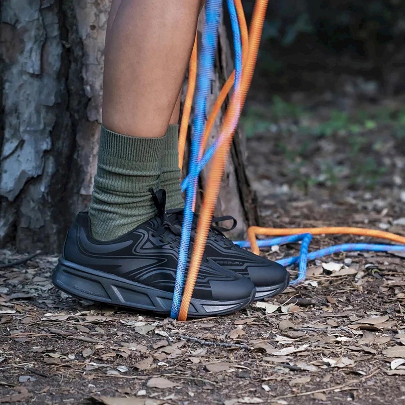 Sneaker Fessura Runflex #02 in nabuk nero 