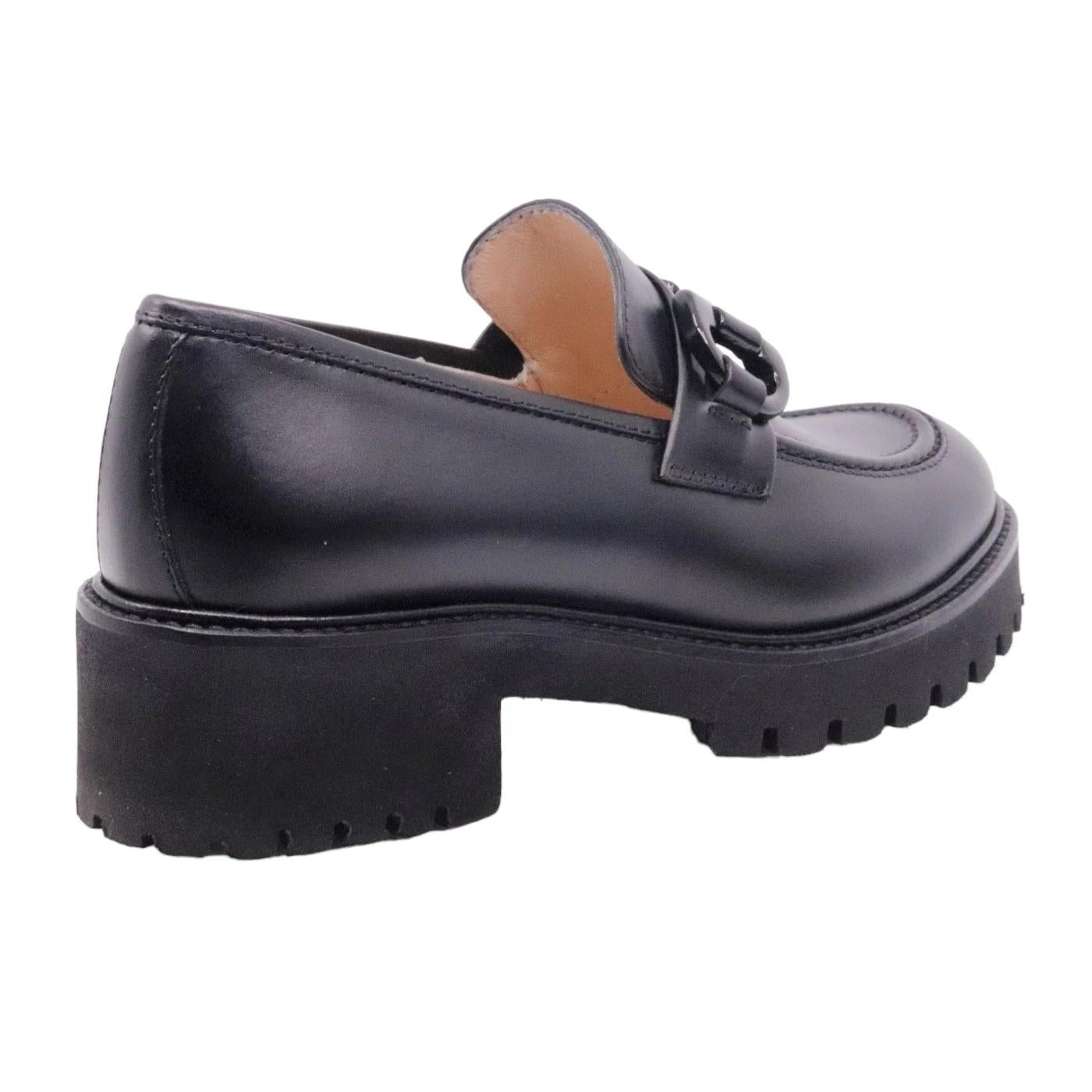 Mocassino donna Le Briella in pelle nappata di colore nero con morsetto 