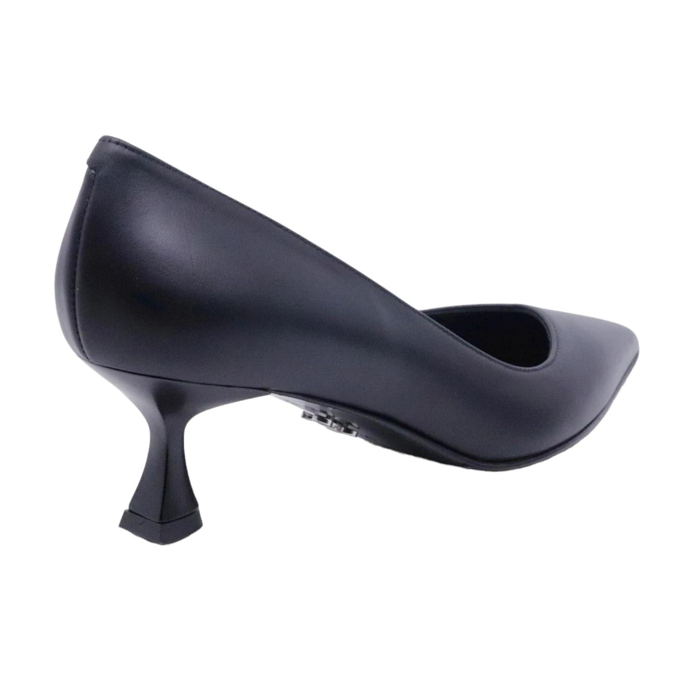 Décolleté Sergio Levantesi da donna realizzata in pelle opaca di colore nero 