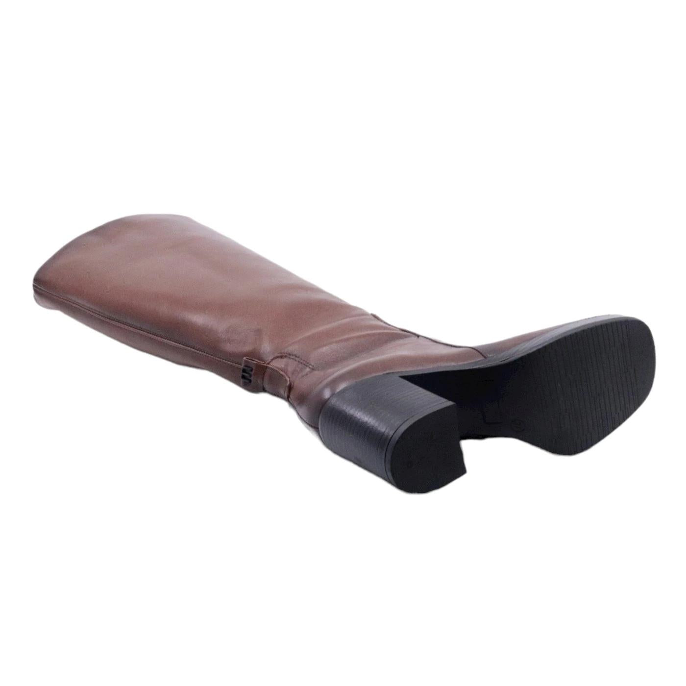 Stivale Mjus P96304 da donna realizzato in pelle di colore cioccolato 