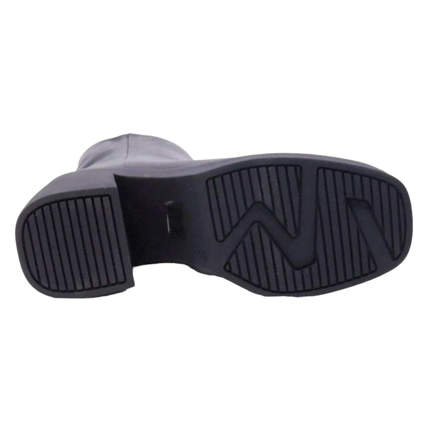 Stivaletto Ranyé Giove da donna realizzato in pelle di colore nero 