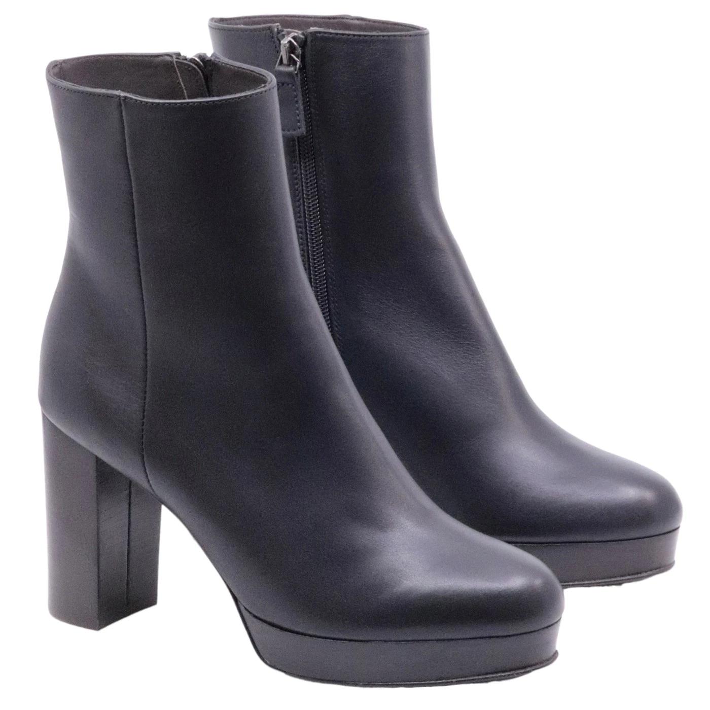 Stivaletto da donna Triver Flight in pelle di colore nero. 