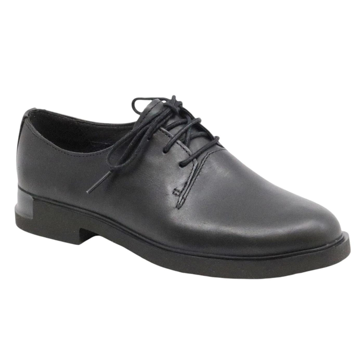Scarpa allacciata Camper da donna in pelle di colore nero 