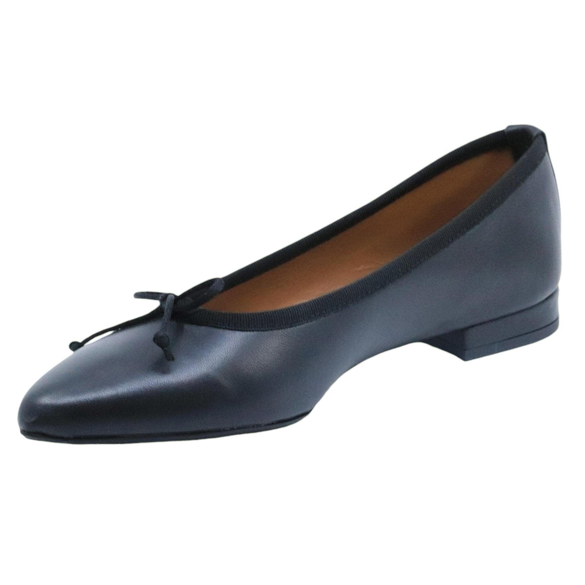 Ballerina donna Jaffè 600T in pelle nera con un delicato fiocco applicato 