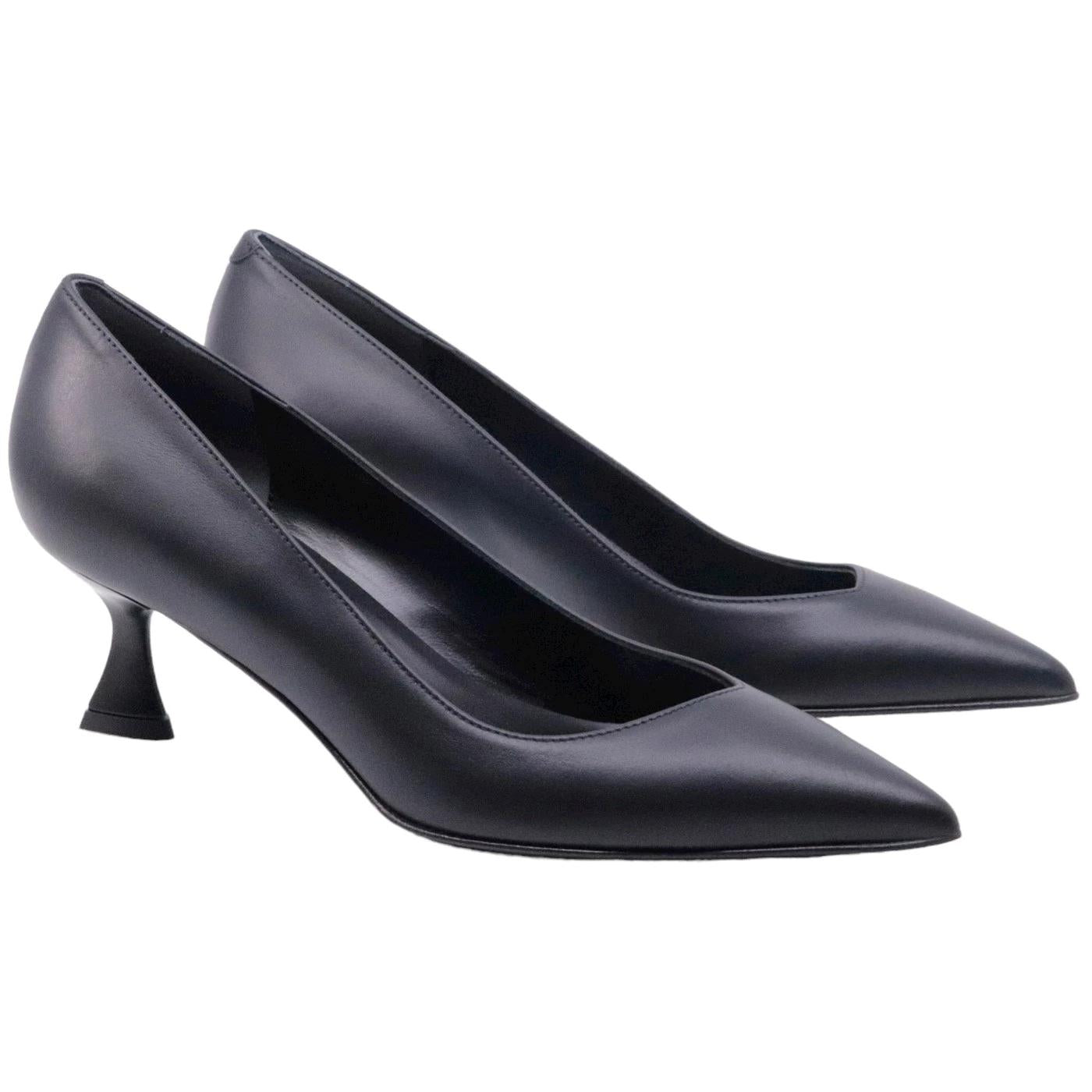 Décolleté Sergio Levantesi da donna realizzata in pelle opaca di colore nero 