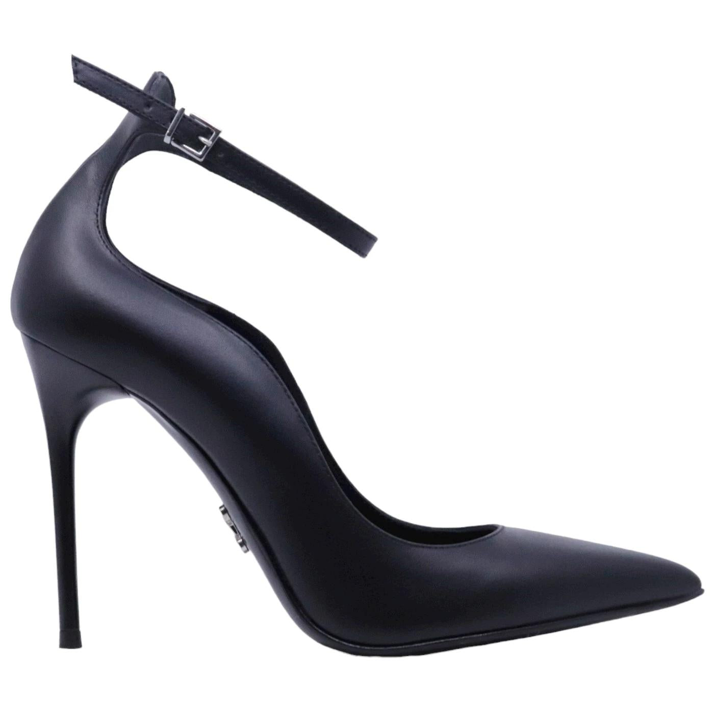 Décolleté Sergio Levantesi da donna realizzato in pelle opaca di colore nero 