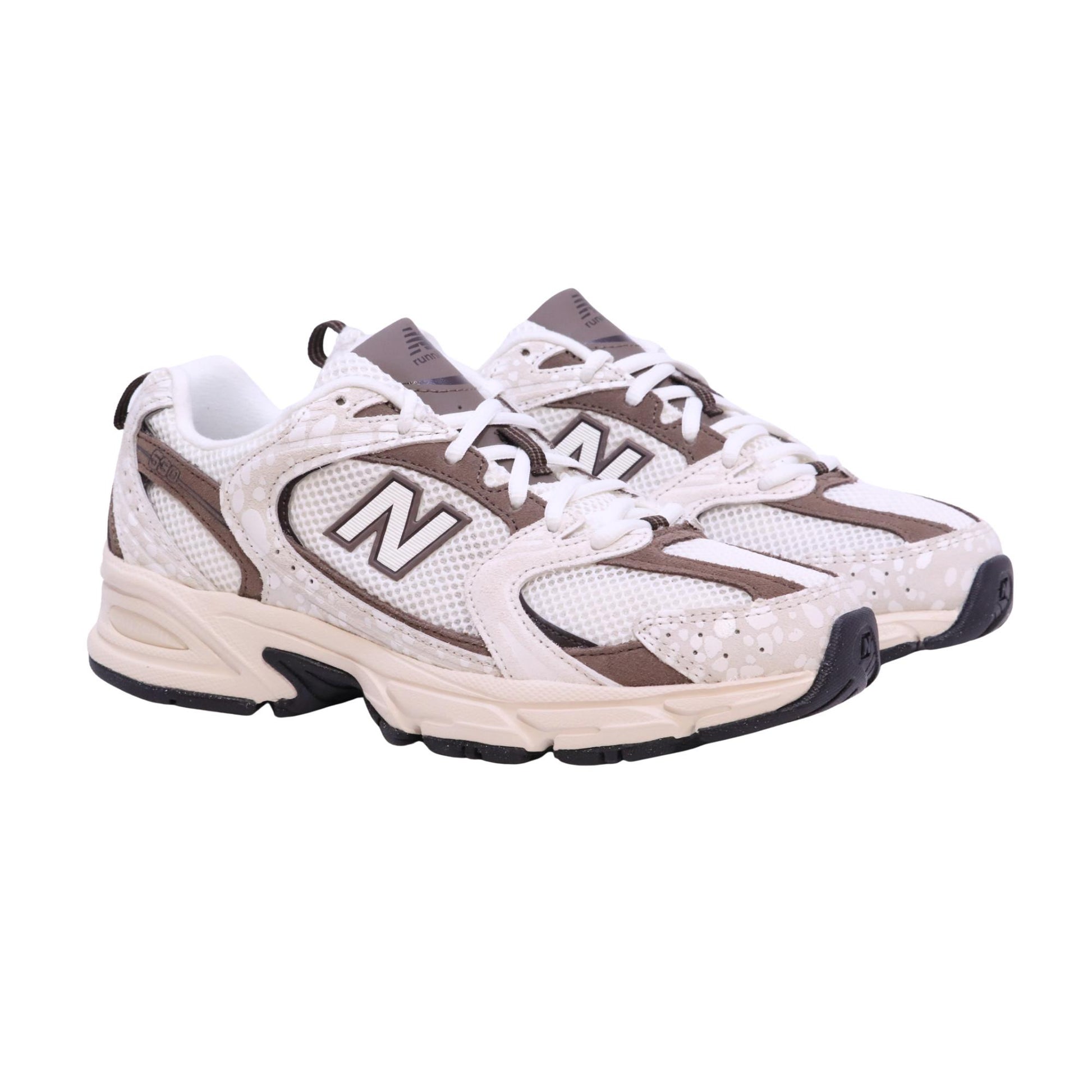 New Balance 530 Sea Salt sneaker in tessuto bianco e marrone 