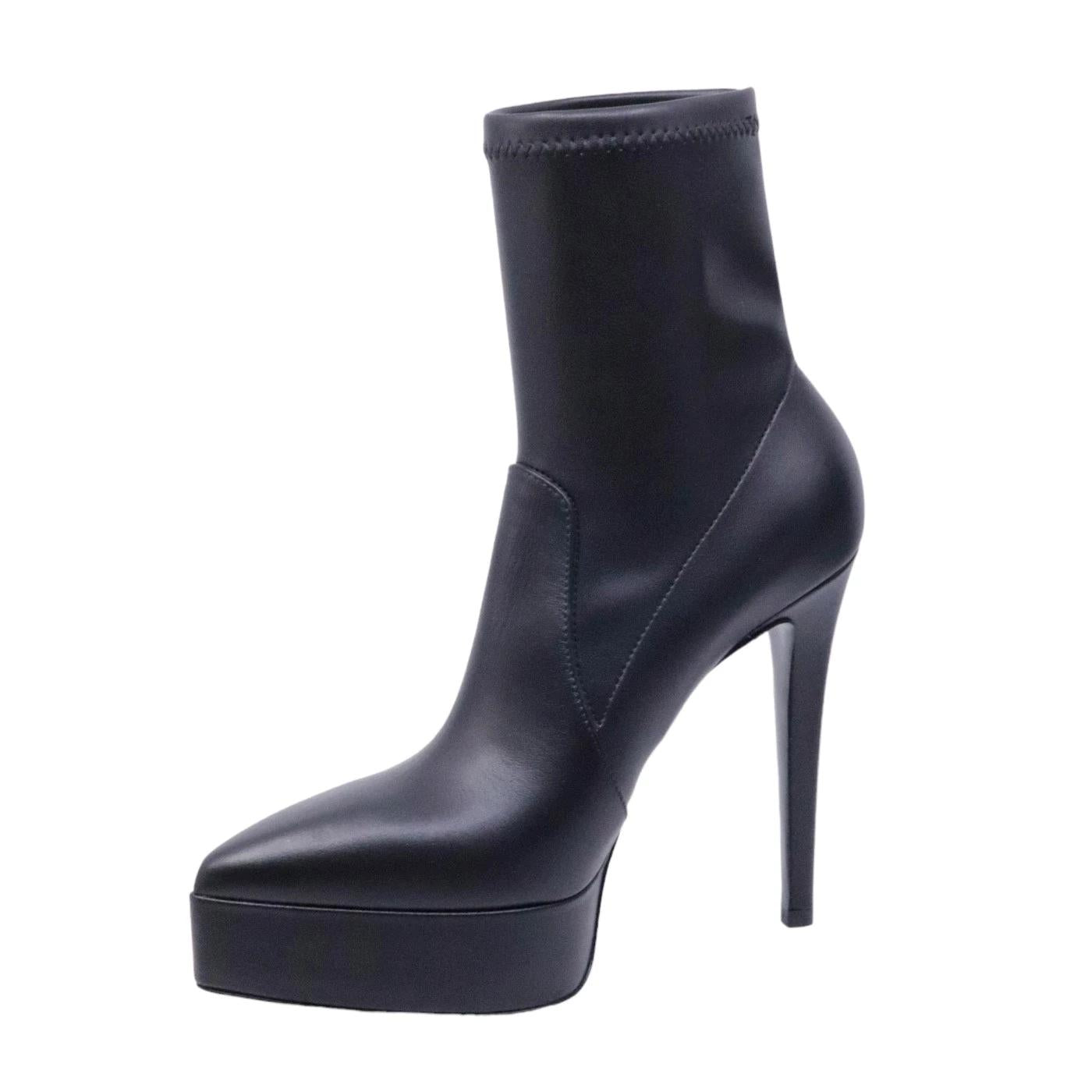 Tronchetto Sergio Levantesi da donna realizzato in pelle di colore nero 